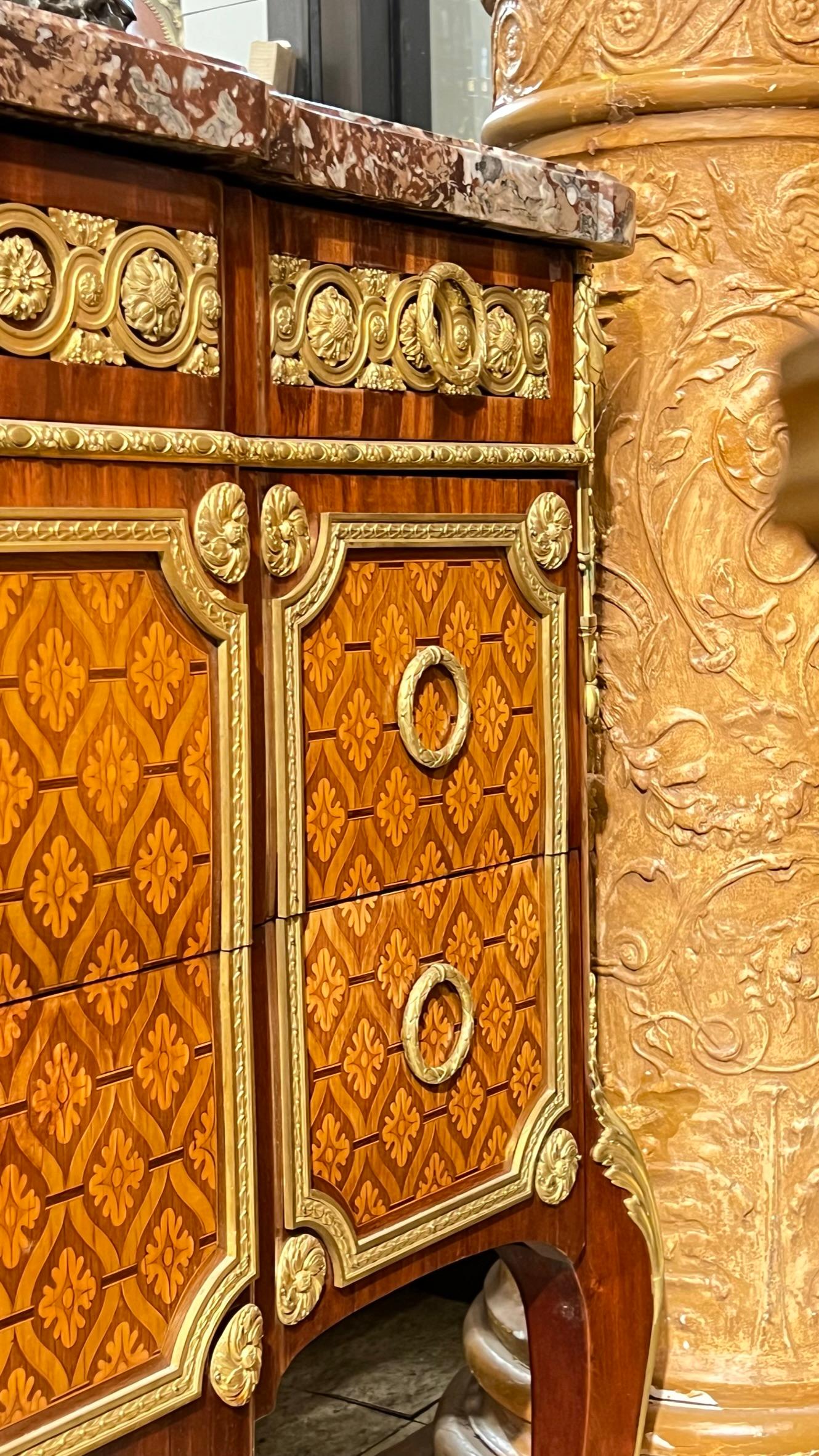 Prächtige französische Kommode im Louis-XVI.-Stil mit Intarsien und Marmorplatte im Angebot 7