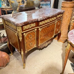 Magnifica commode francese con piano in marmo intarsiato in stile Luigi XVI