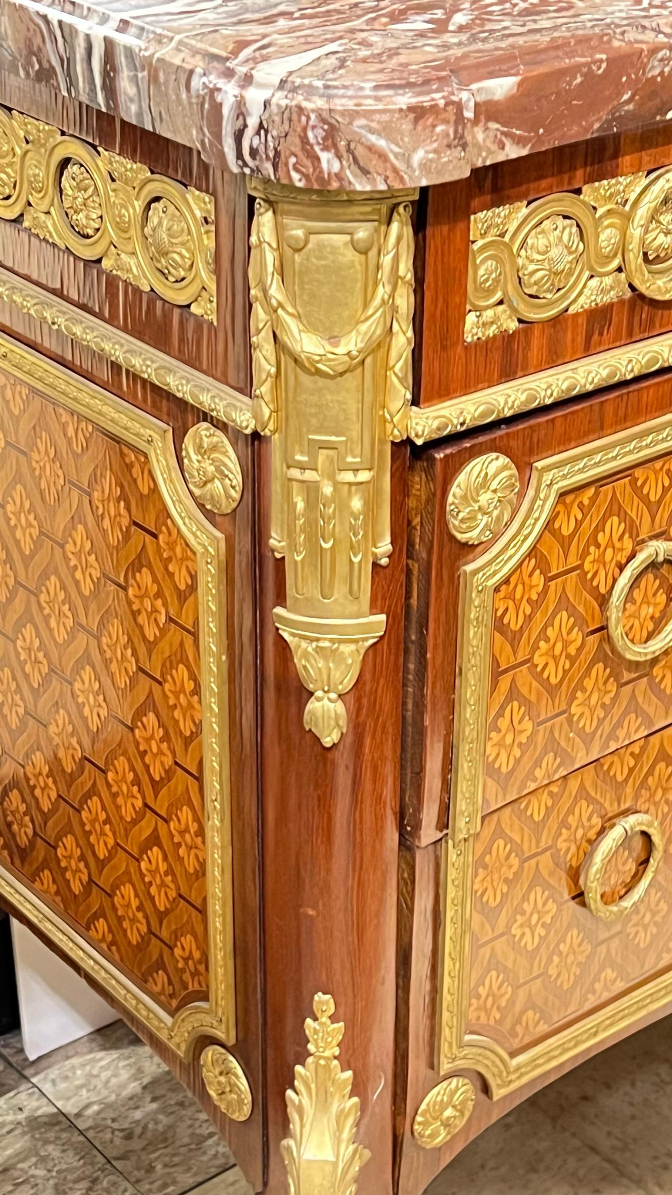 Prächtige französische Kommode im Louis-XVI.-Stil mit Intarsien und Marmorplatte im Angebot 12