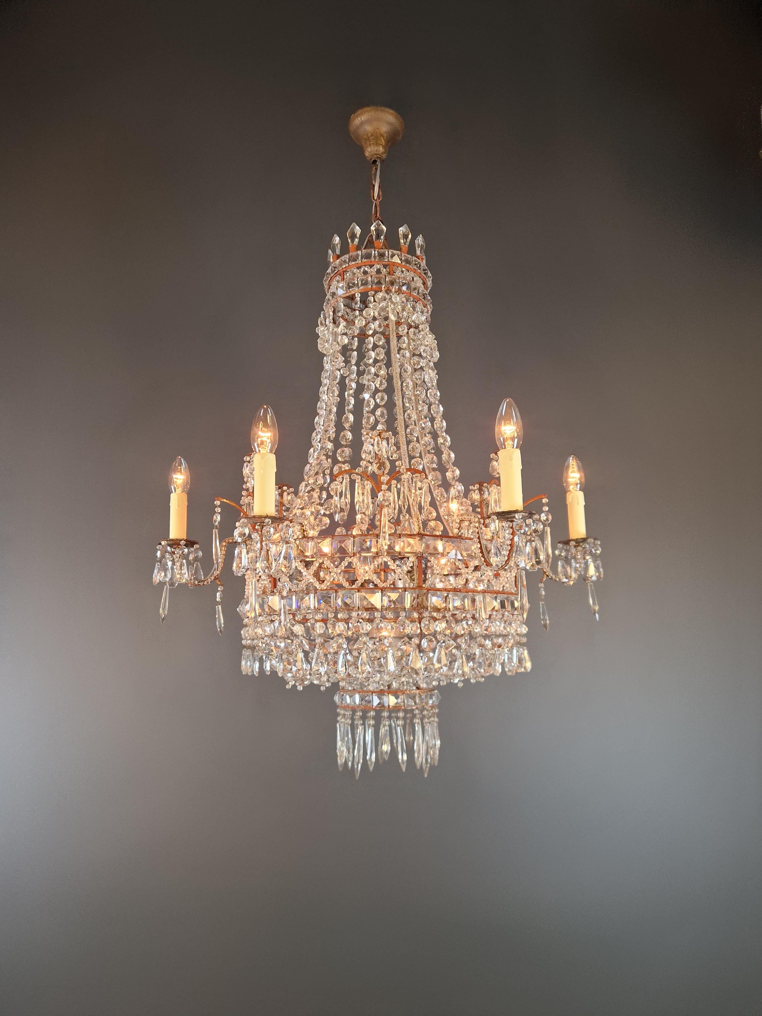 An exceptional masterpiece of the Rococo style: This magnificent chandelier from France, made in 1910, is a unique piece that combines history and elegance.

With an impressive height of 115 cm (including chain) or 99 cm (without chain) and a