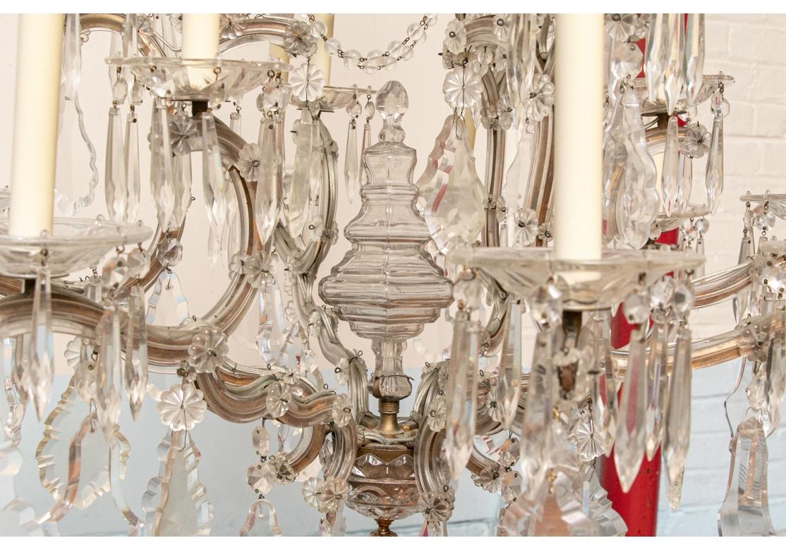 Magnifico lampadario di cristallo a tre livelli a 15 luci in stile francese in vendita 1