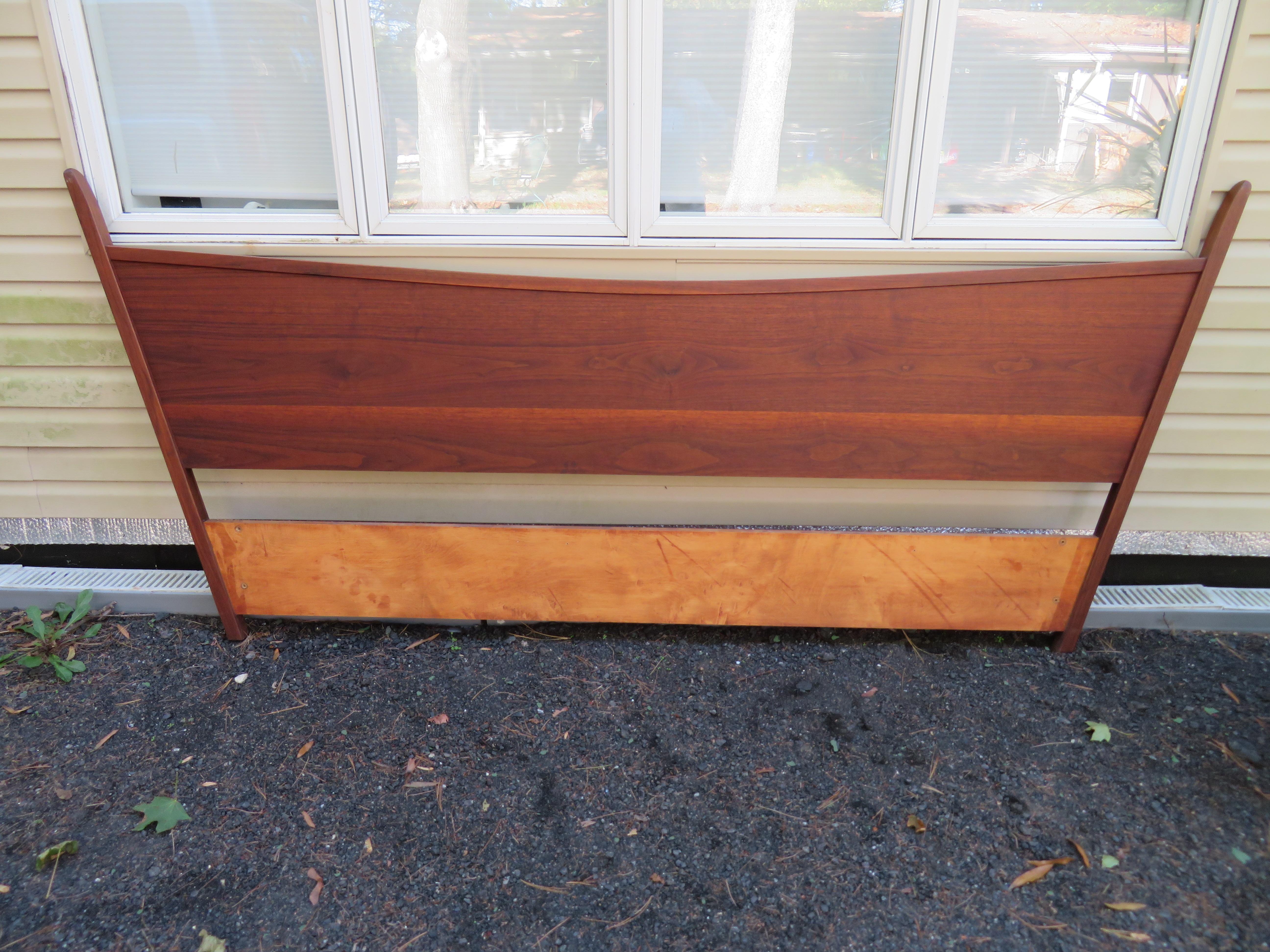 Magnificent George Nakashima Widdicomb Kingsize Headboard Bed Origins Collection For Sale 2