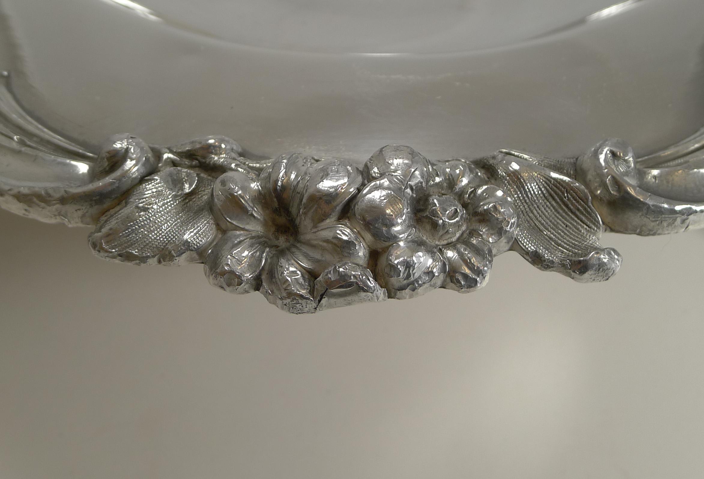 English Magnificent Georgian Warming Meat Serving Dish in Silver Plate, circa 1820