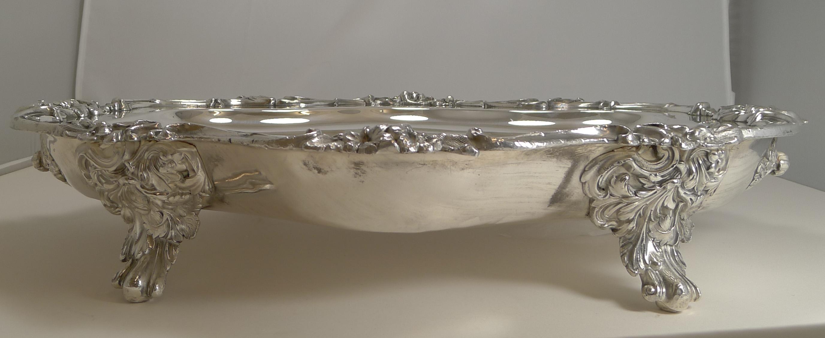 Early 19th Century Magnificent Georgian Warming Meat Serving Dish in Silver Plate, circa 1820