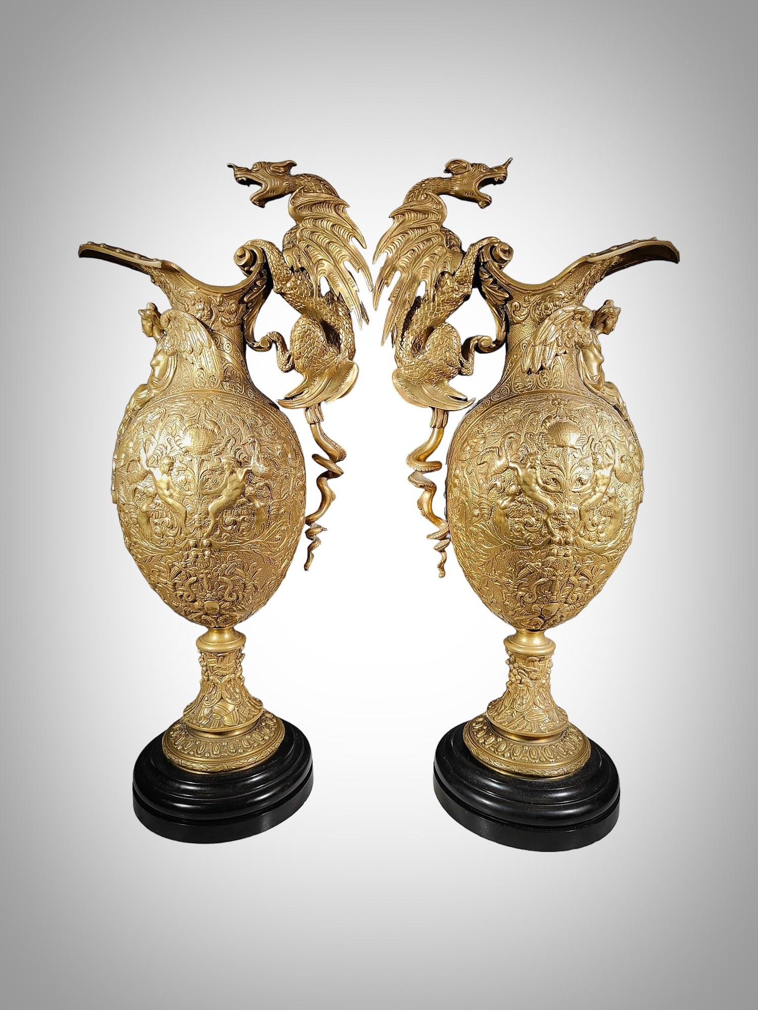 Prächtige Vasen aus vergoldeter Bronze aus dem 19. Jahrhundert im Angebot 6
