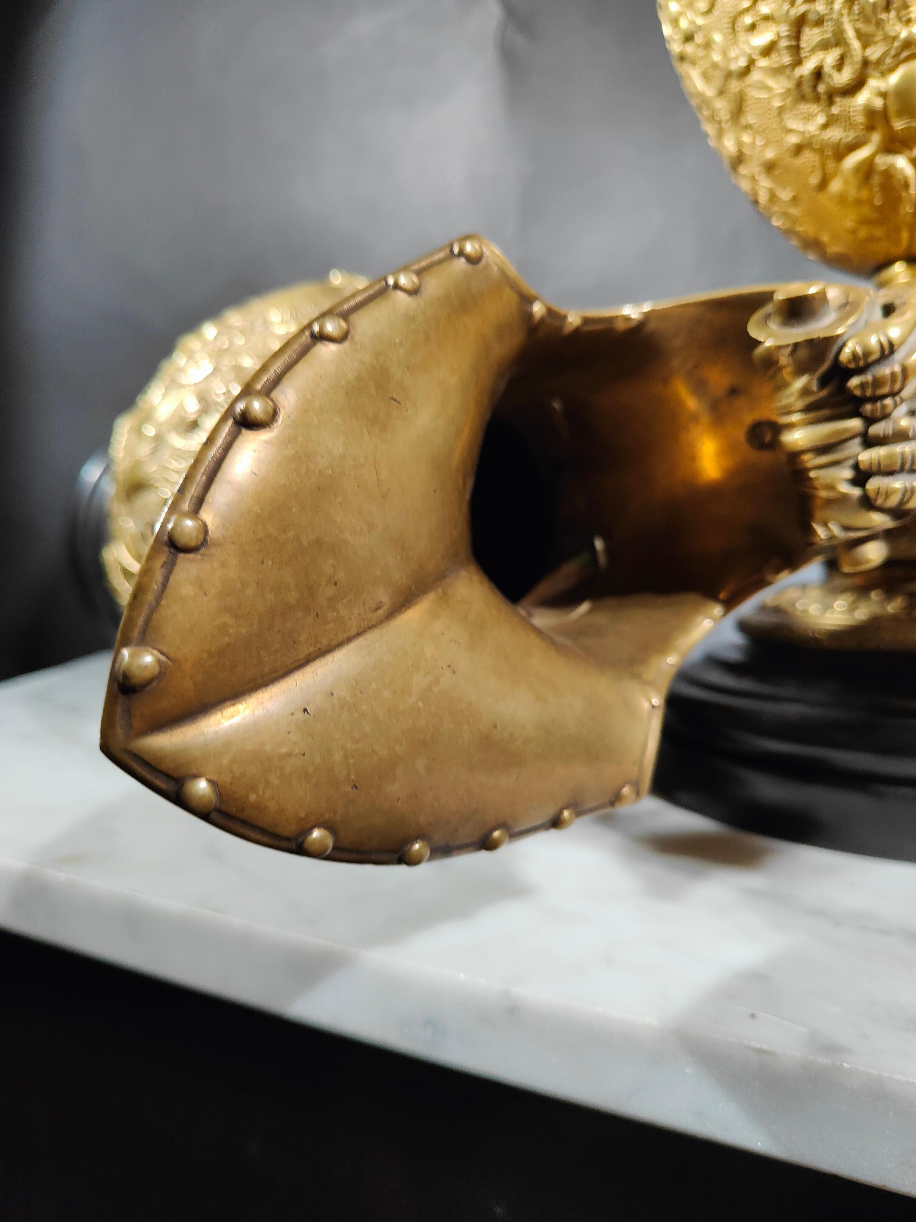 Prächtige Vasen aus vergoldeter Bronze aus dem 19. Jahrhundert im Angebot 13