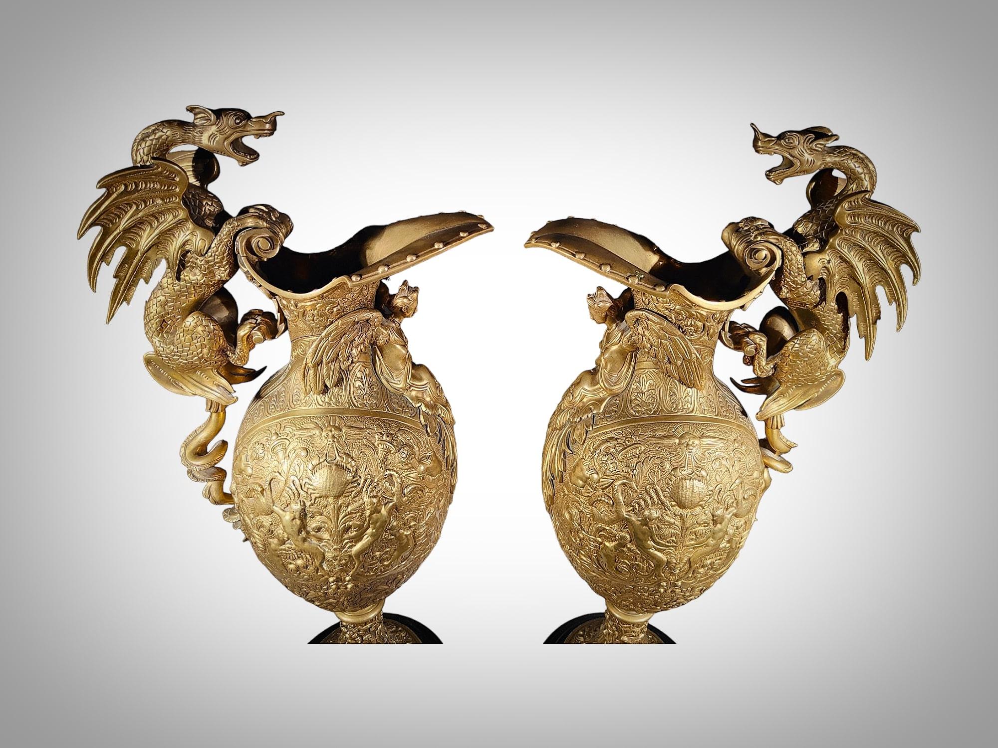 Prächtige Vasen aus vergoldeter Bronze aus dem 19. Jahrhundert (Spätes 19. Jahrhundert) im Angebot