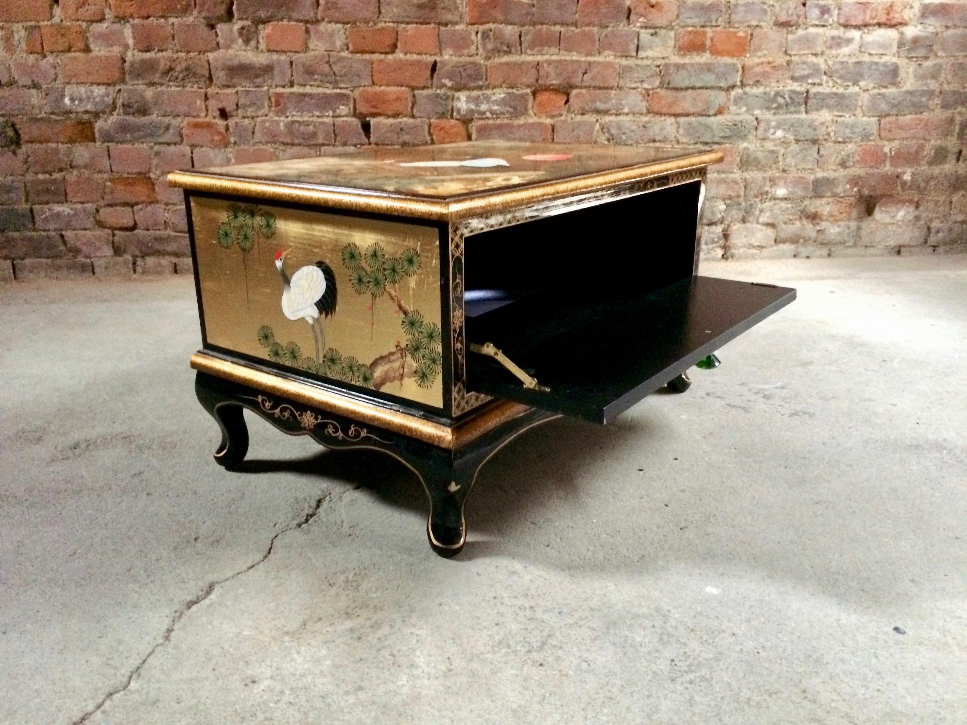 Magnificent Gilded Japanese Bedside Cabinets Nightstands and Trunk Lacquered In Good Condition In Longdon, Tewkesbury