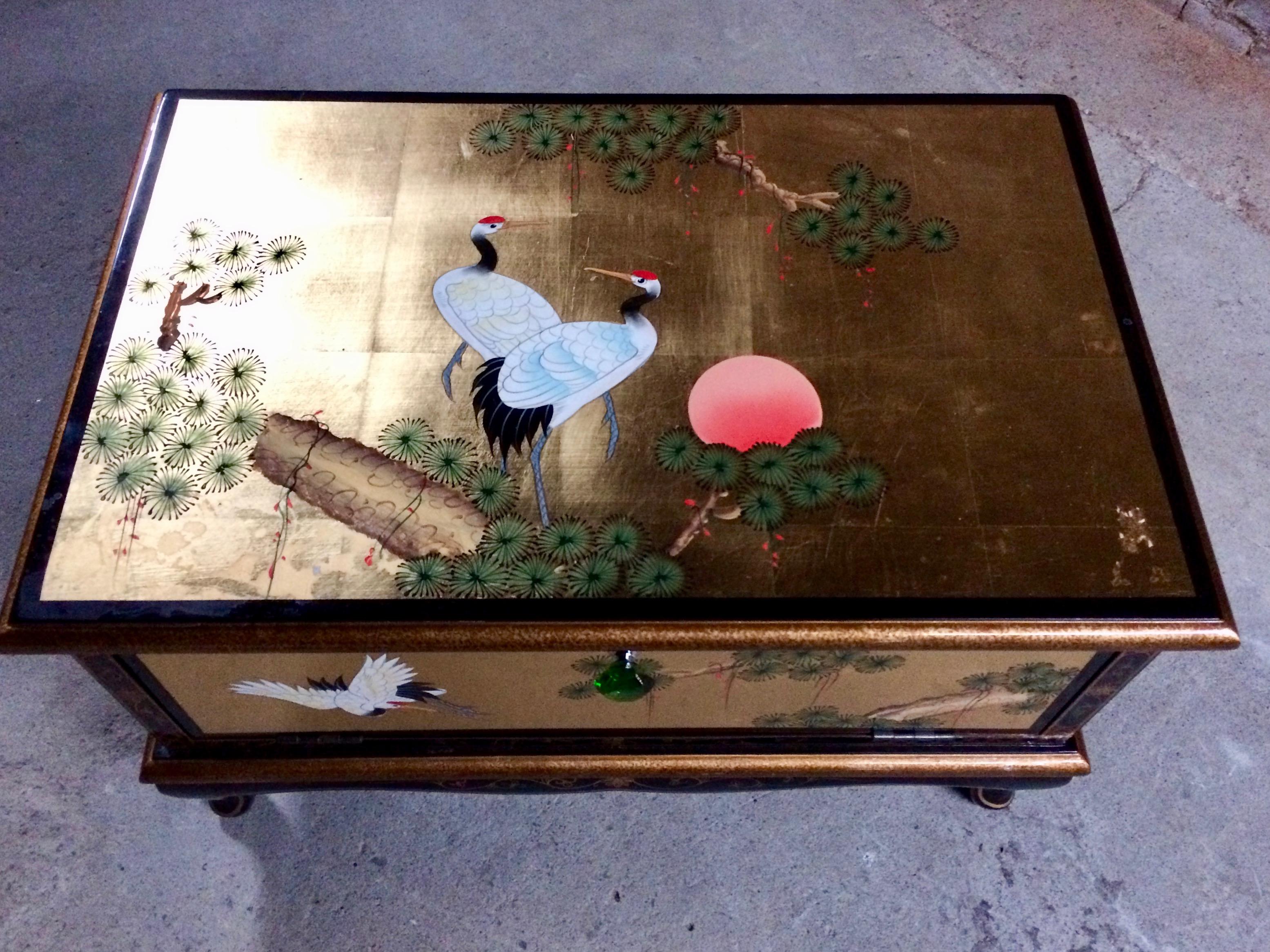 19th Century Magnificent Gilded Japanese Bedside Cabinets Nightstands and Trunk Lacquered