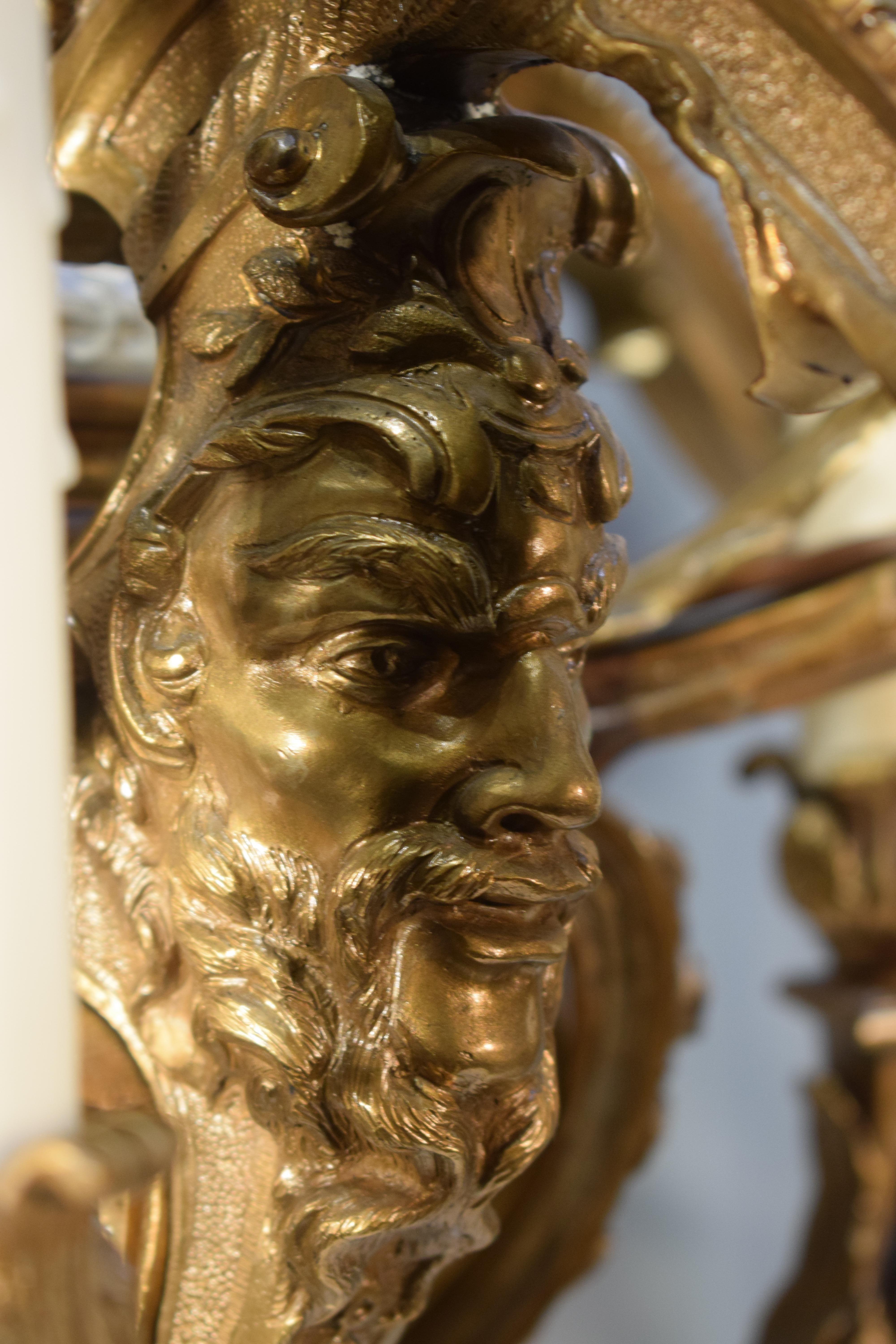 Magnifico lampadario in bronzo dorato e cristallo in stile Luigi XIV in vendita 3