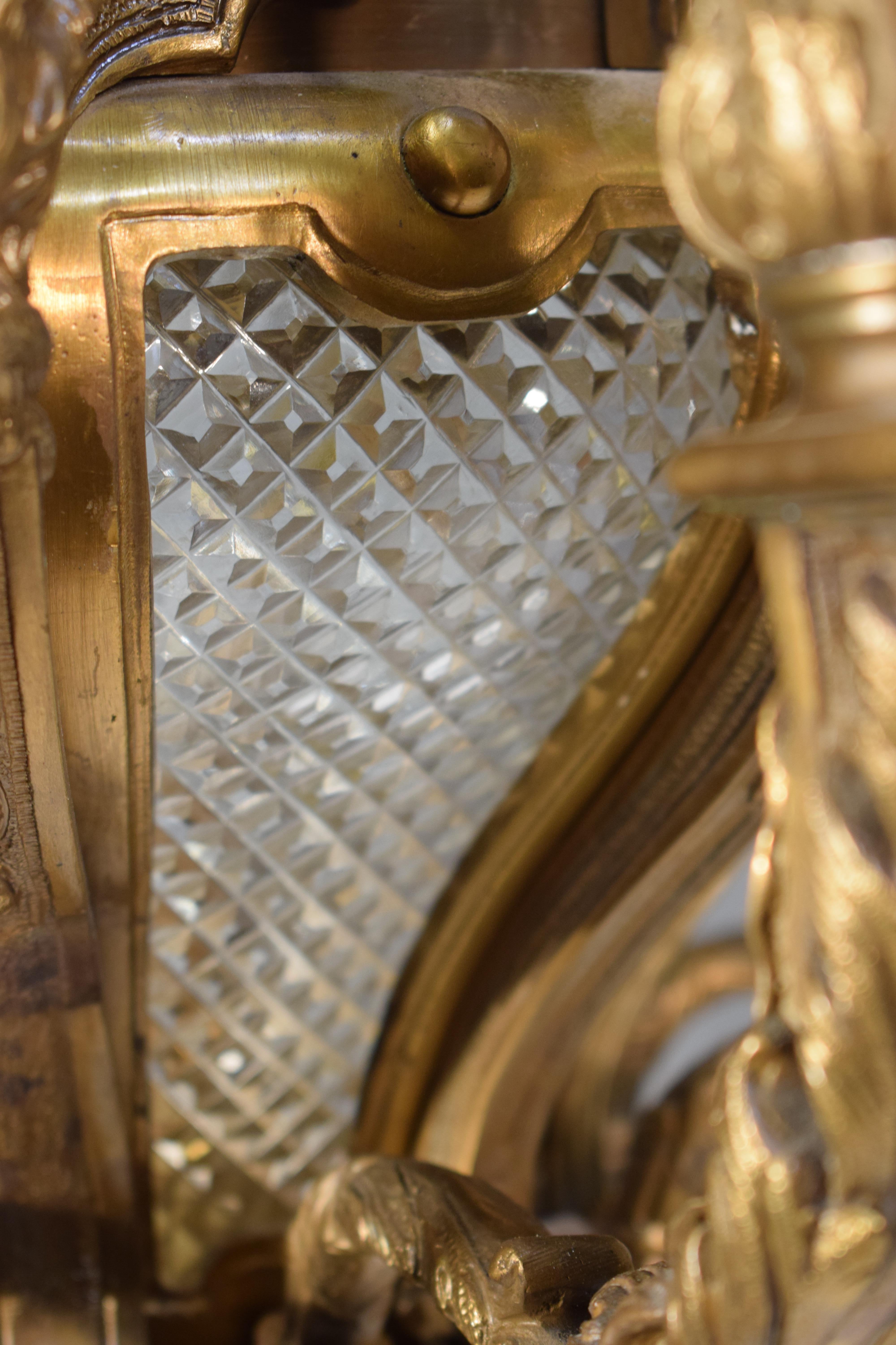 Prächtiger Kronleuchter aus vergoldeter Bronze und Kristall im Louis XIV.-Stil im Angebot 5
