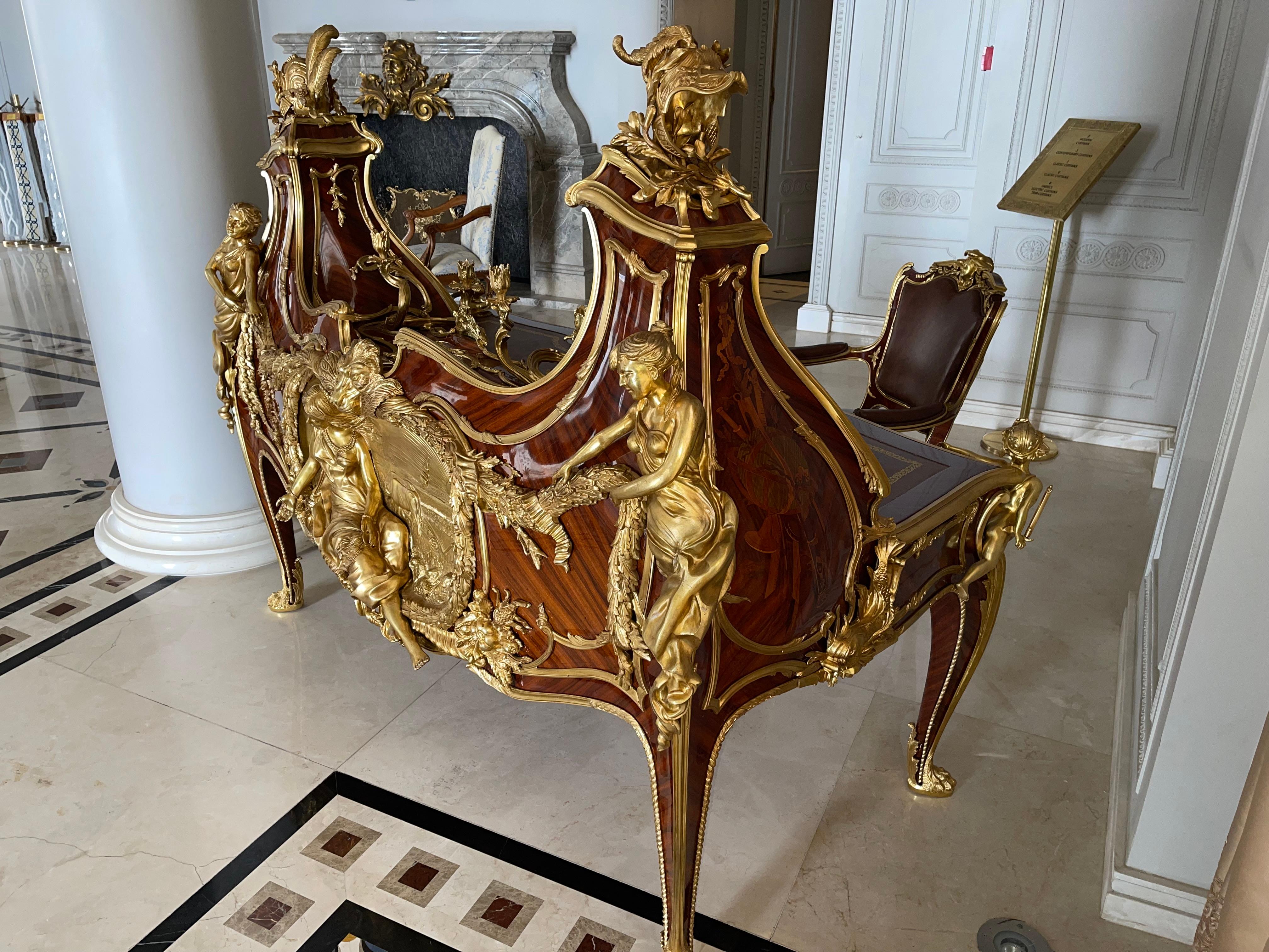 Magnificent Grand Bureau / Writing Desk Louis XV, After Francois Linke, Paris  For Sale 3