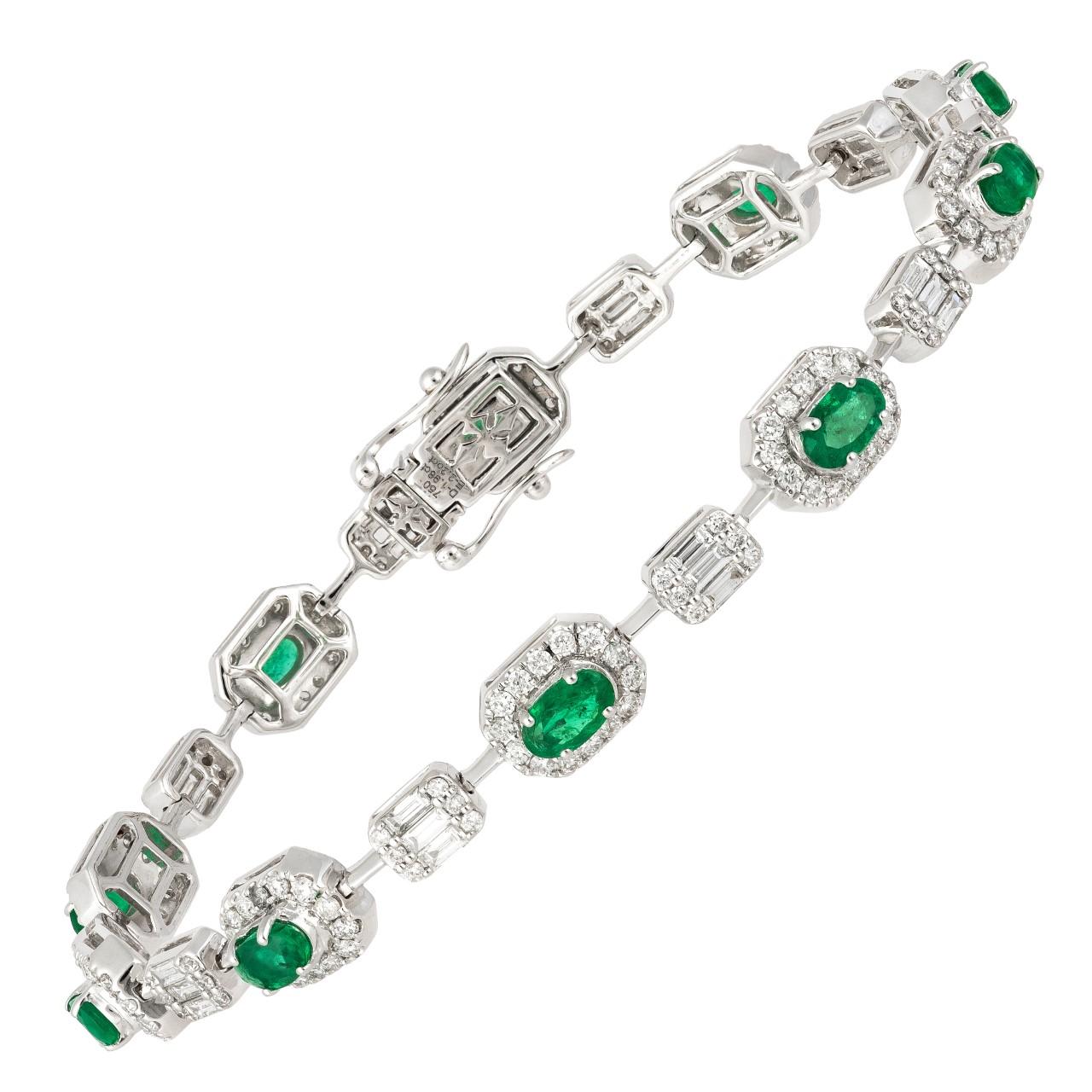 Bracciale in oro 18 K 

Diamante D 1,30 carati/200 pezzi
Smeraldo EME 2,19 carati/10 pezzi
TB 0,65 Cts/30 Pz

Peso 12,27 grammi

Con un patrimonio di antiche tradizioni di alta gioielleria svizzera, NATKINA è un marchio di gioielli con sede a