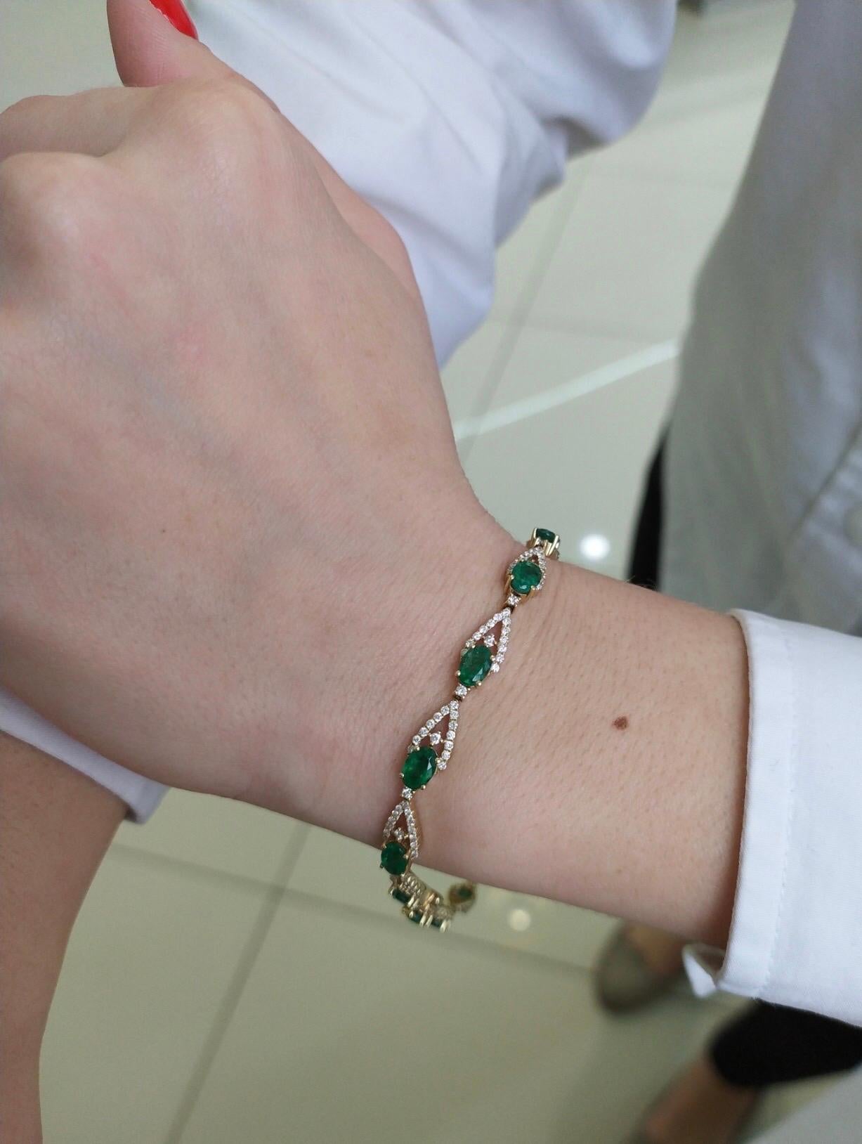 Magnificent Green Emerald Diamond Fine Jewellery Yellow Gold Tennis Bracelet In New Condition For Sale In Montreux, CH
