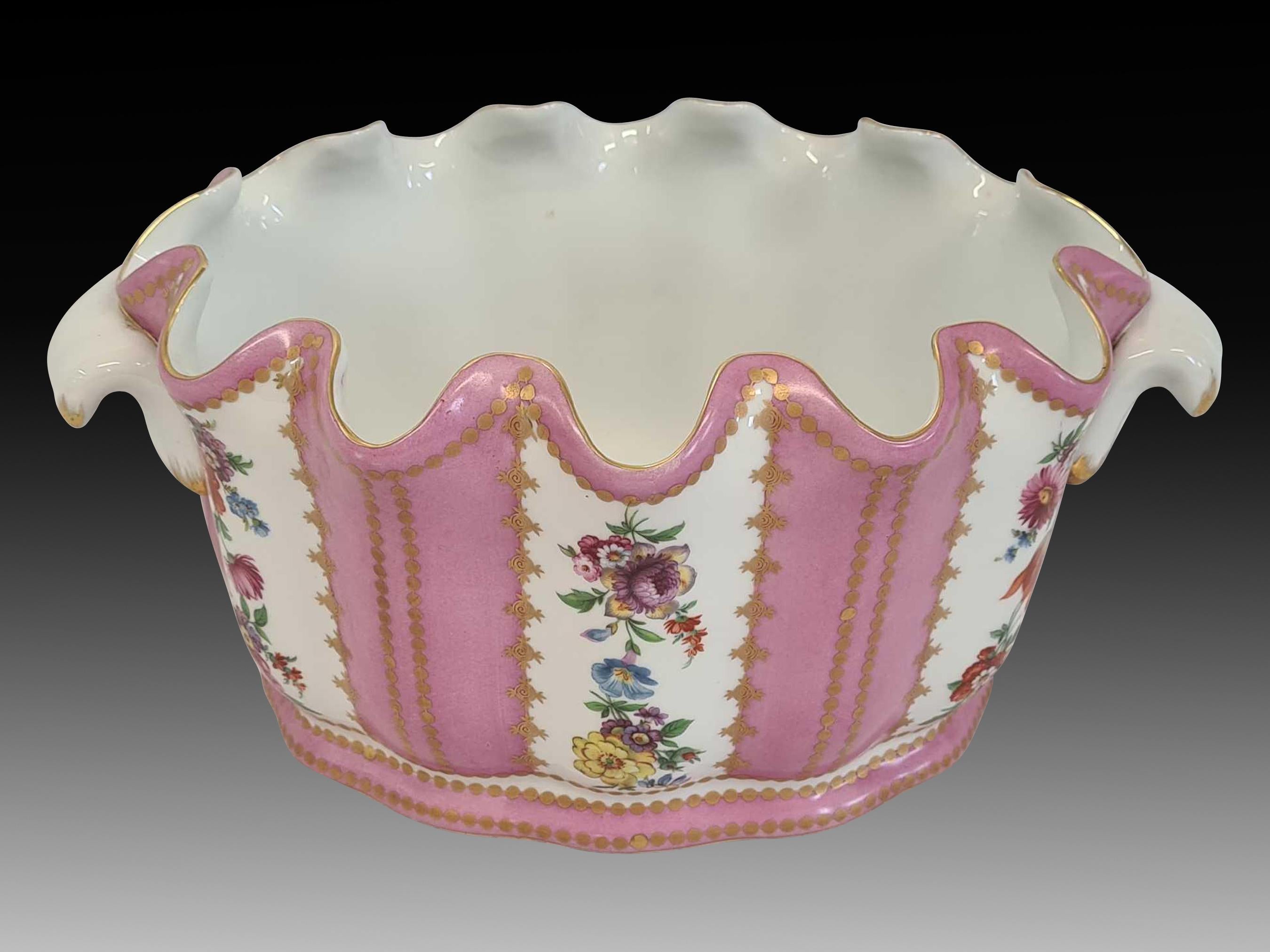 Magnificent Hand-Painted Floral Porcelaine Royale Jardinière from the collection of Ringo Starr and Barbara Bach

This is an extraordinary decorative piece of fine porcelain china and a stunning scalloped shape Jardinière. The piece was first sold