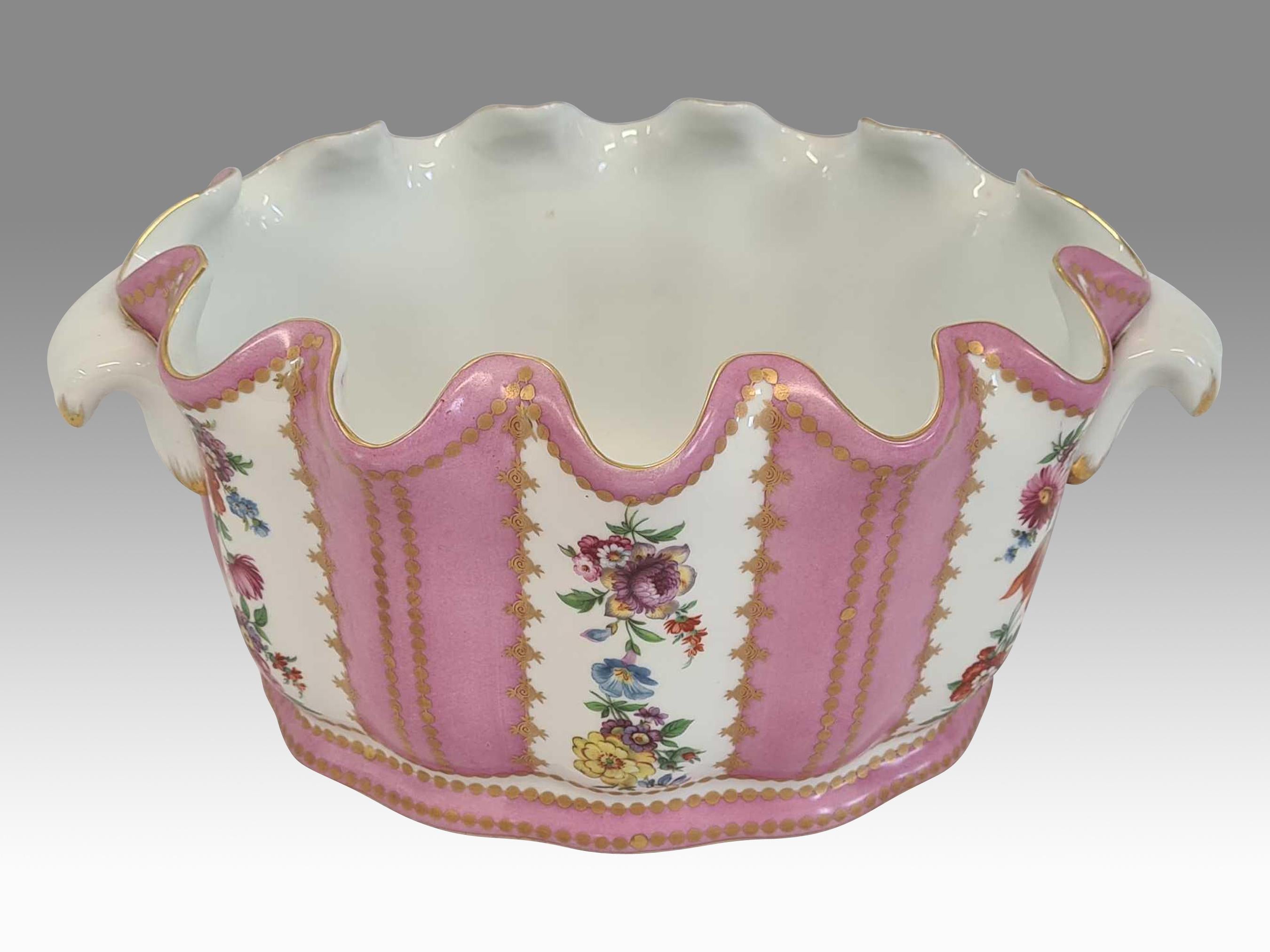 Magnificent Hand-Painted Floral Porcelaine Royale Jardinière For Sale 2