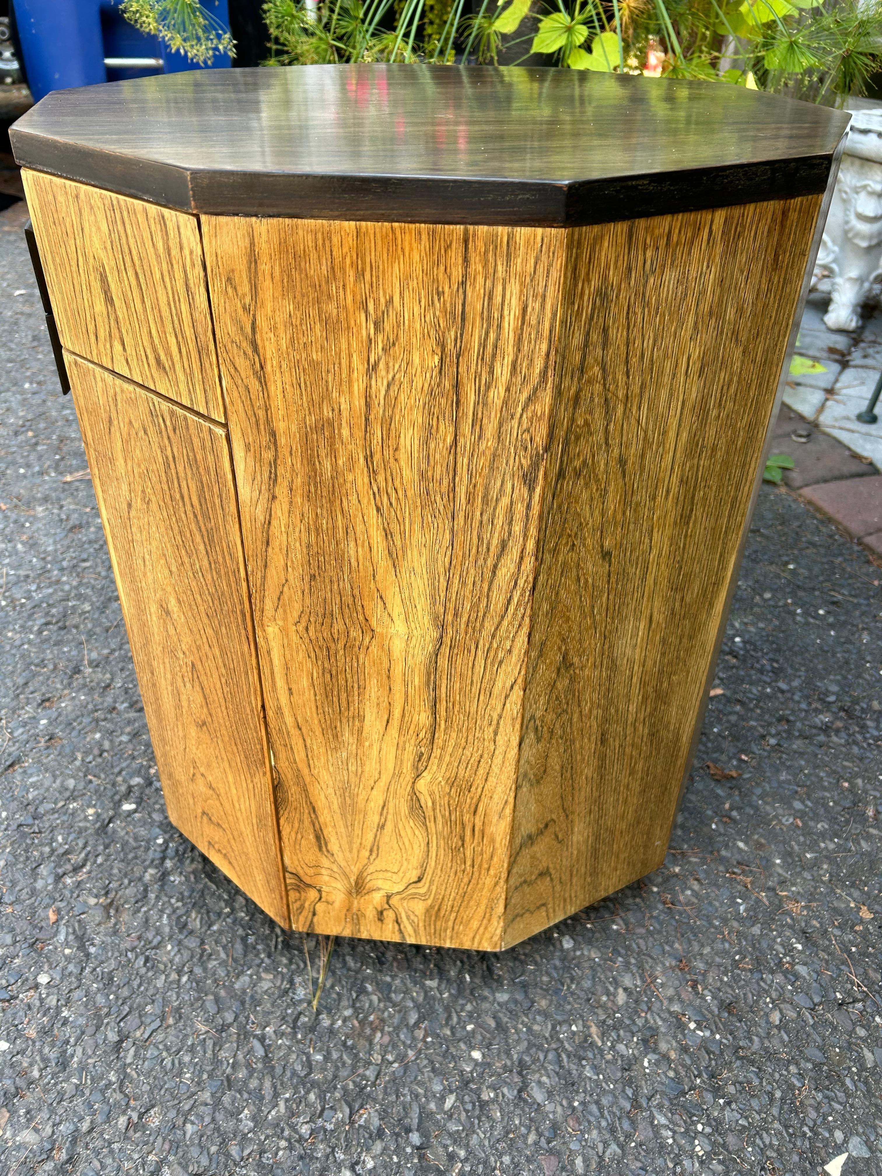 Palissandro Magnifico tavolo da bar Harvey Probber Decagon del metà del secolo scorso in vendita