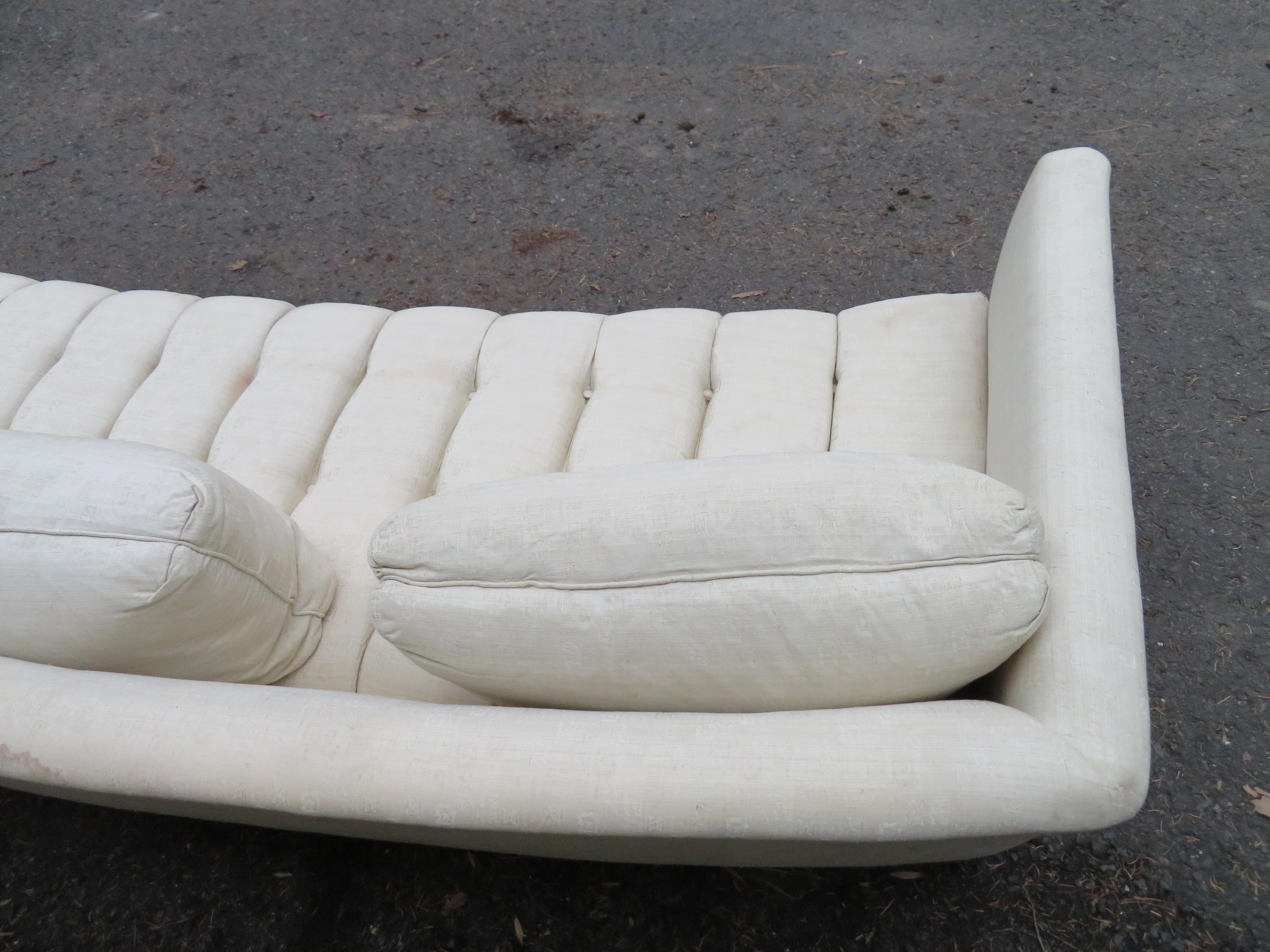 Magnificent Harvey Probber Style Long Low Curved Four-Seat Sofa, Midcentury For Sale 1