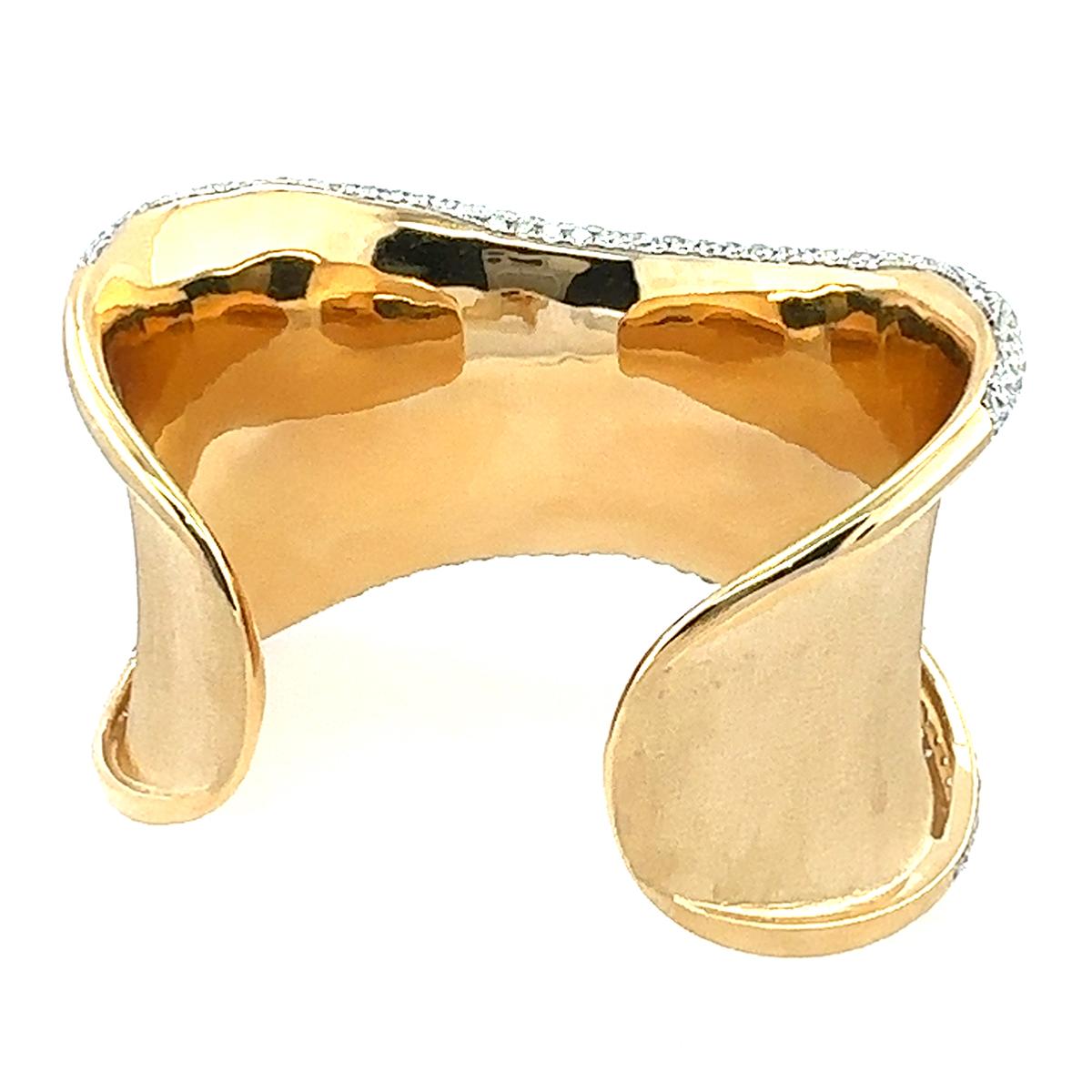 Taille ronde Magnifique bracelet manchette lourd en 18 carats en vente