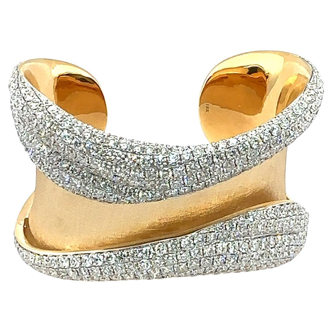 Bracelet en or massif avec pavé de diamants Neuf - En vente à Sarasota, FL