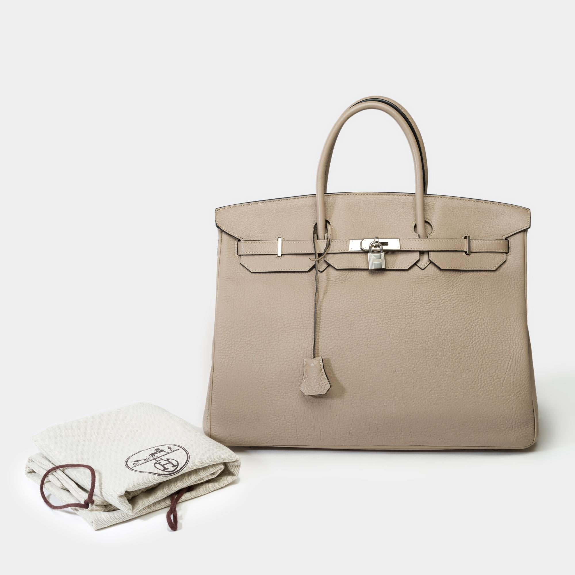 Magnificent​ ​Hermes​ ​Birkin​ ​40​ ​in​ ​Tourterelle​ ​Taurillon​ ​Clemence​ ​leather​ ​,​ ​palladium​ ​metal​ ​trim,​ ​double​ ​handle​ ​in​ ​gray​ ​leather​ ​for​ ​a​ ​hand​ ​carry

Flap​ ​closure
Grey​ ​leather​ ​interior​ ​lining,​ ​a​