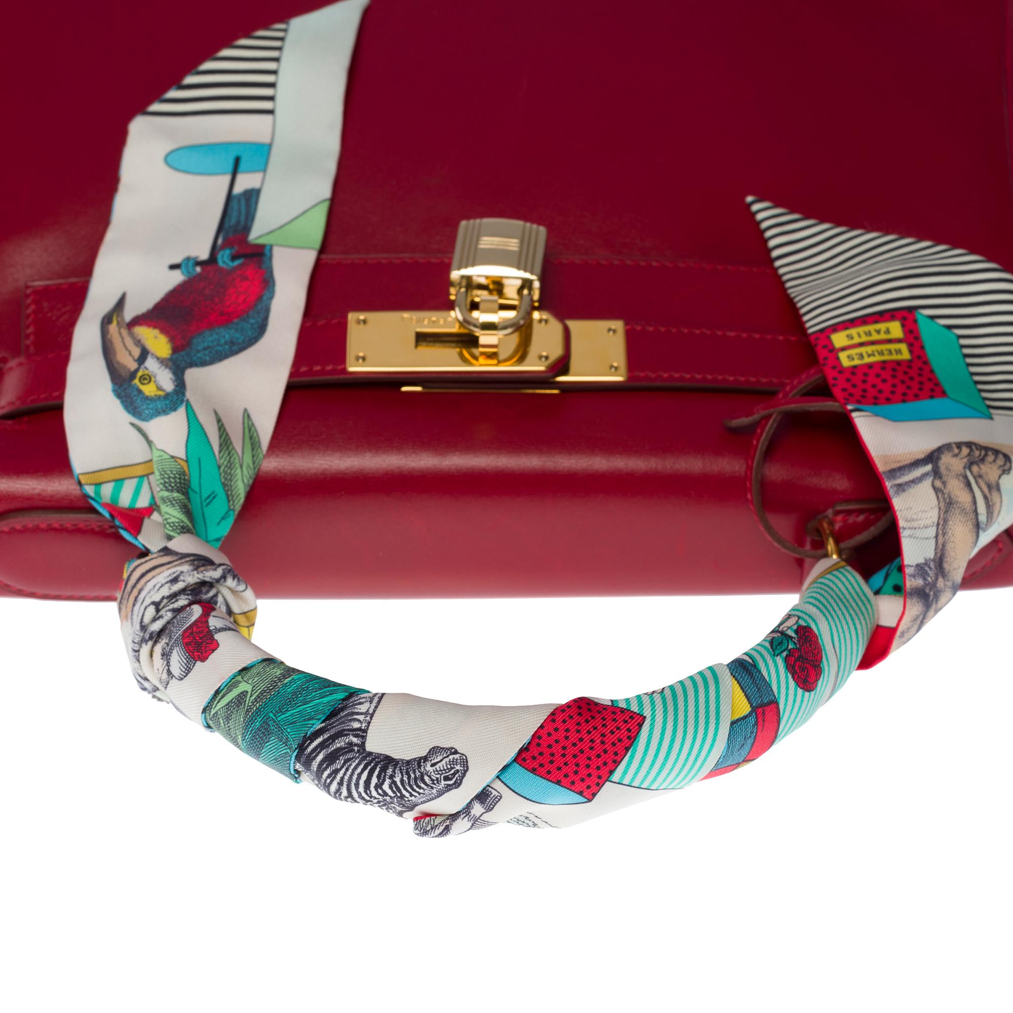 Magnificent Hermes Kelly 28 retourne handbag strap in Burgundy box calfskin, GHW 1