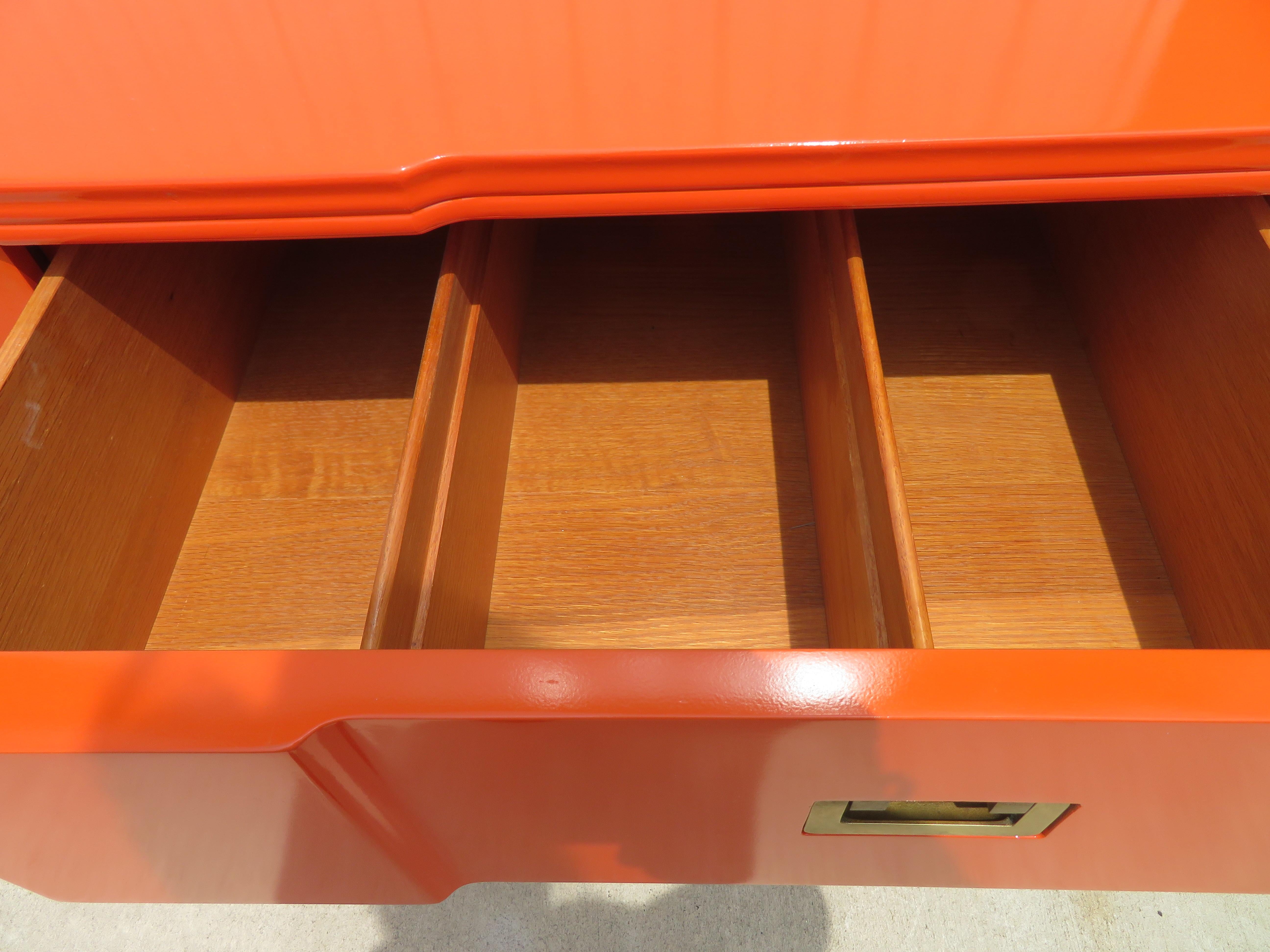 Magnífico Hermes Naranja Widdicomb Credenza Asian Brass Mid-Century Modern en venta 4