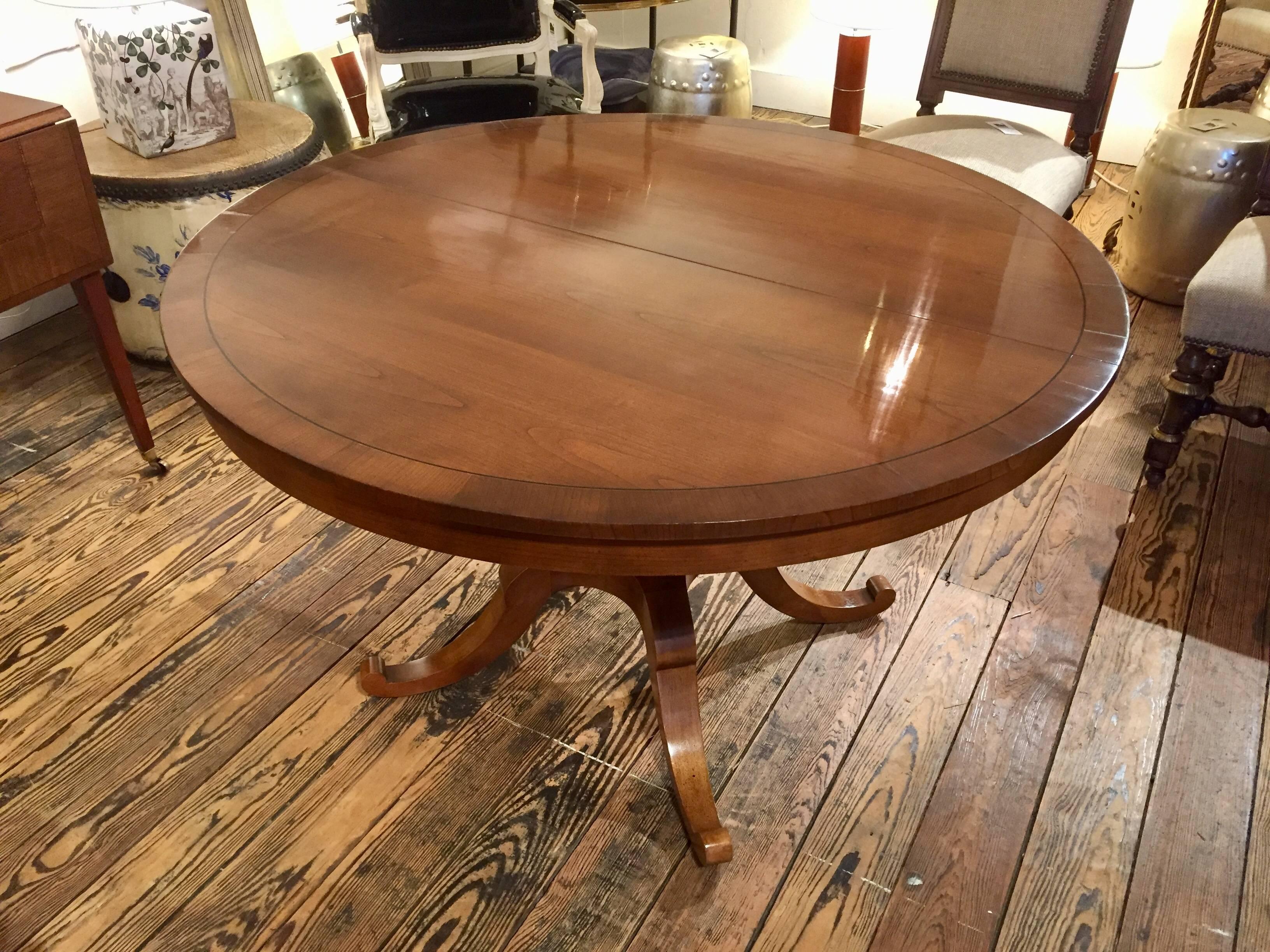 Magnificent Huge Extension Round and Oval Dining Table In Excellent Condition In Hopewell, NJ