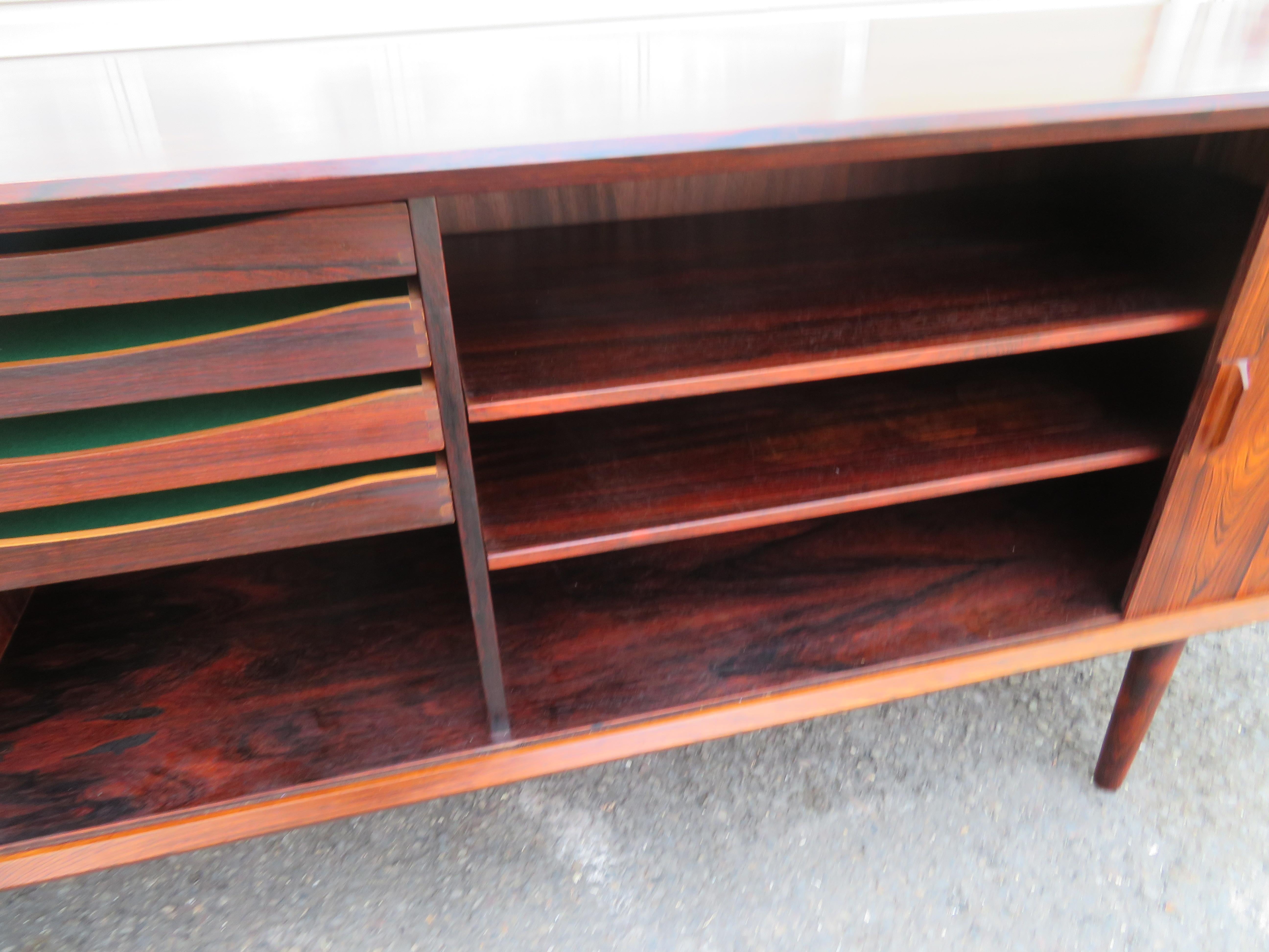Magnificent Ib Kofod-Larsen Brazilian Rosewood Credenza for Faarup For Sale 4