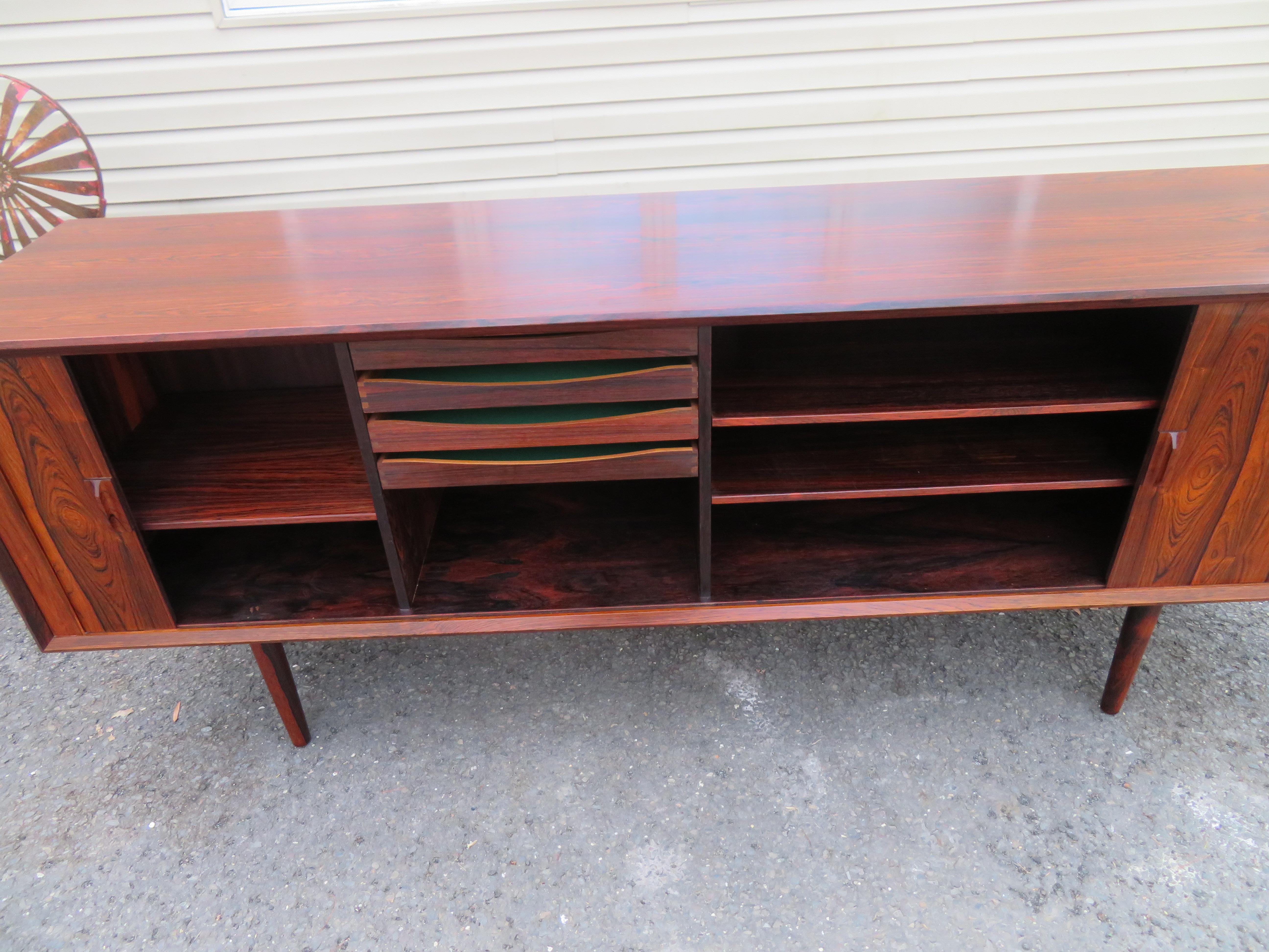 Magnificent Ib Kofod-Larsen Brazilian Rosewood Credenza for Faarup For Sale 5