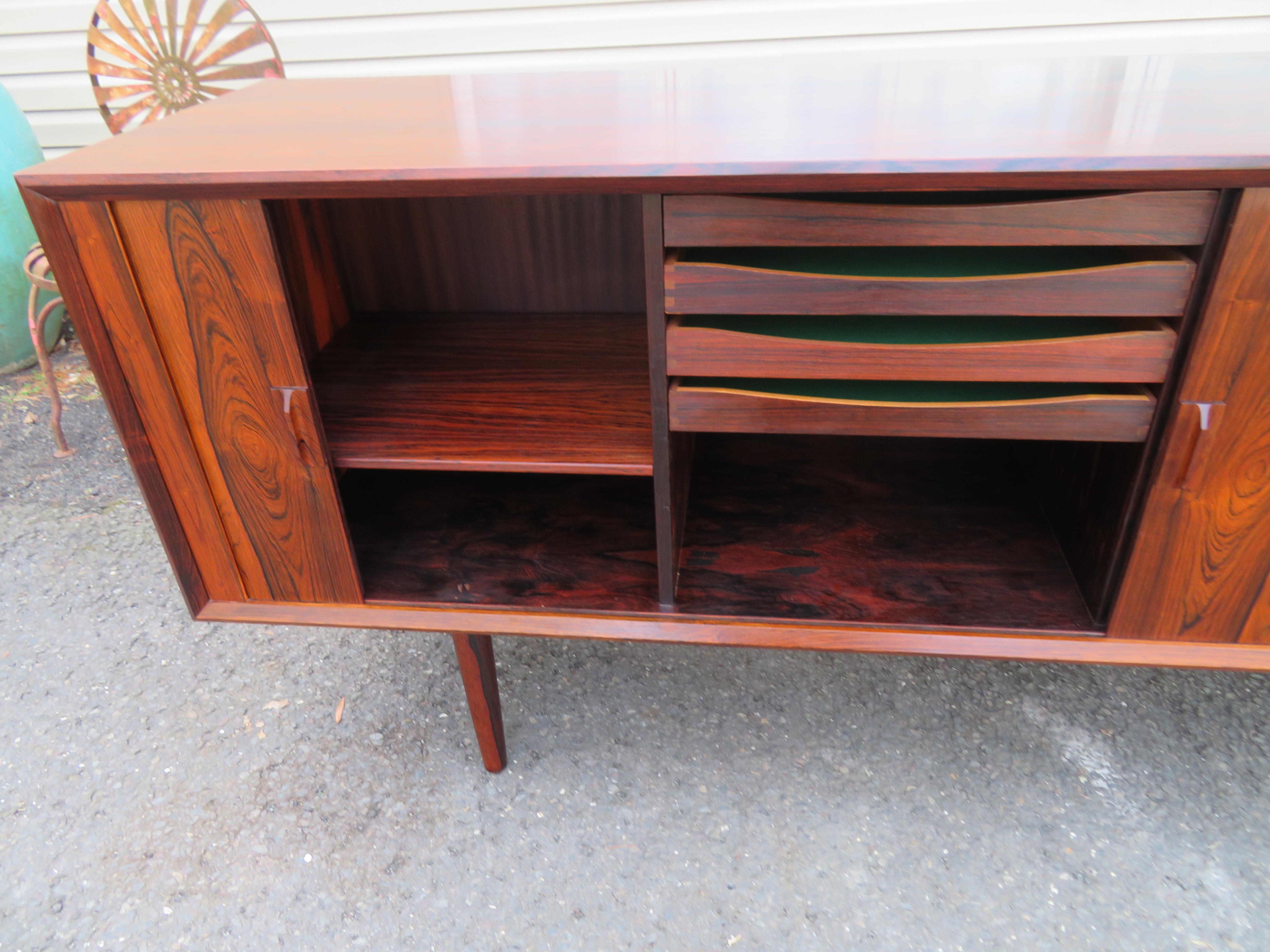 Magnificent Ib Kofod-Larsen Brazilian Rosewood Credenza for Faarup For Sale 2