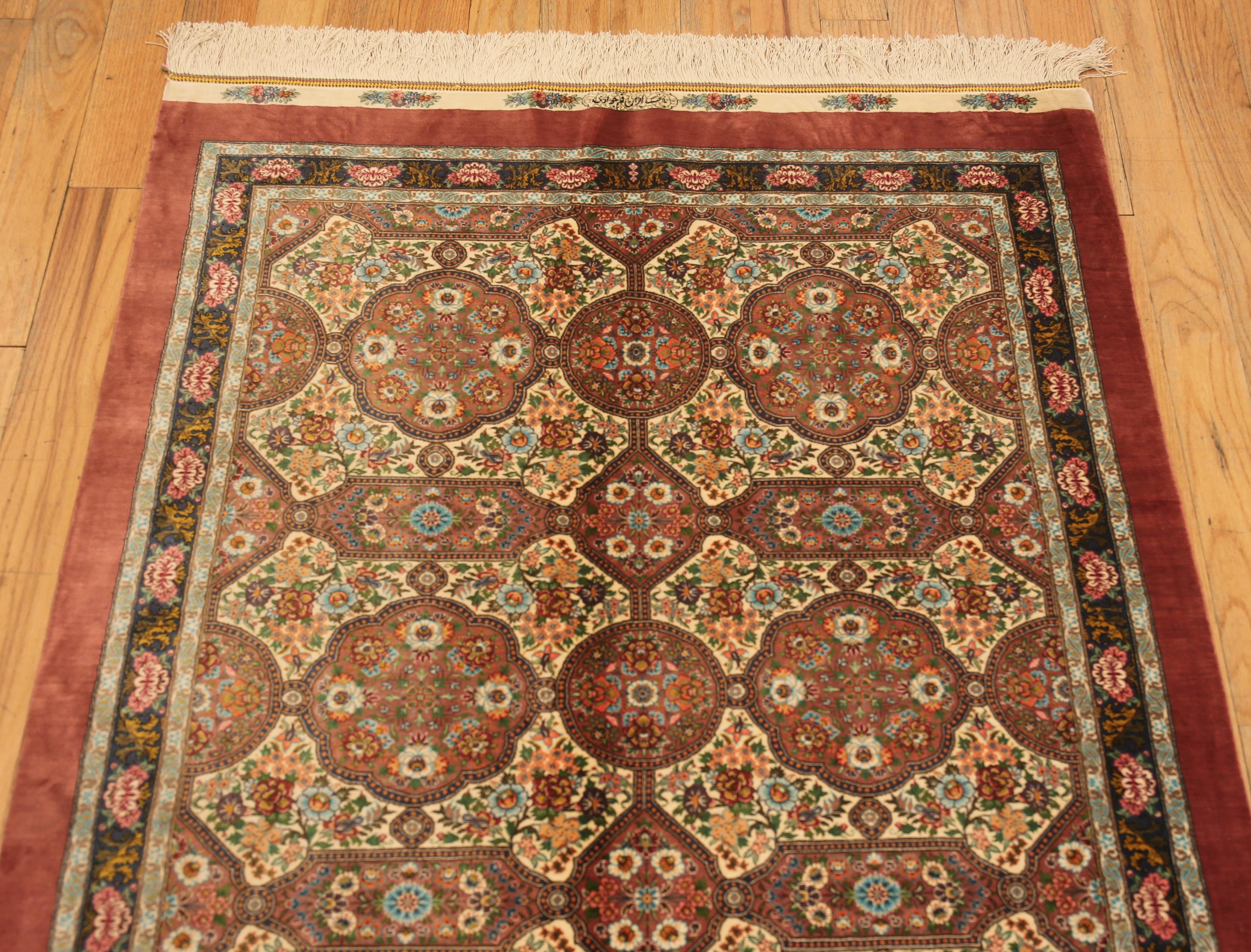 Prächtiger aufwändiger, komplizierter, geblümter Vintage persischer Qum-Läufer aus Seide 3'7