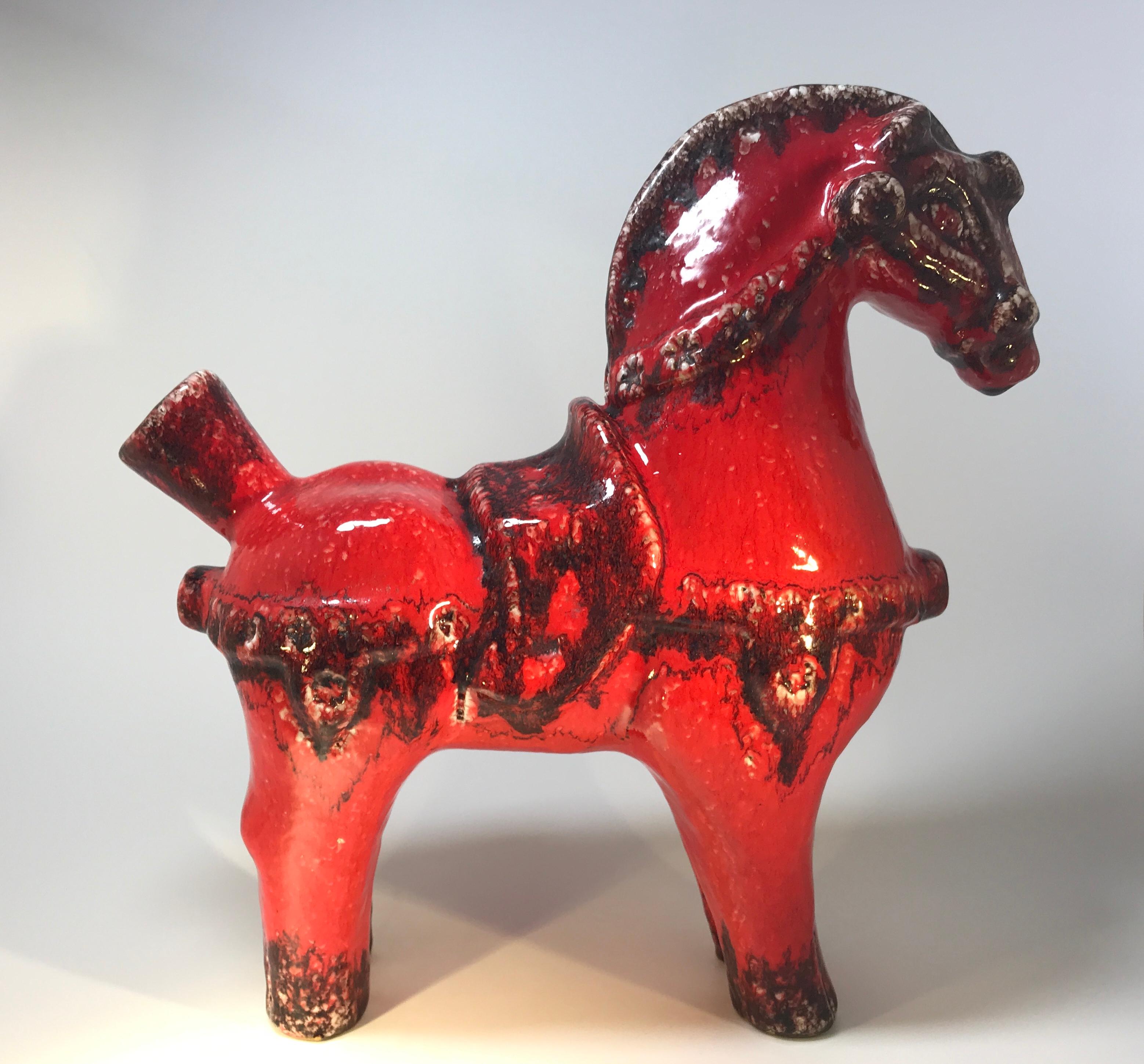 Vernissé Magnifique cheval italien 1960 Nuovo Rinascemento en céramique rouge et noire en vente