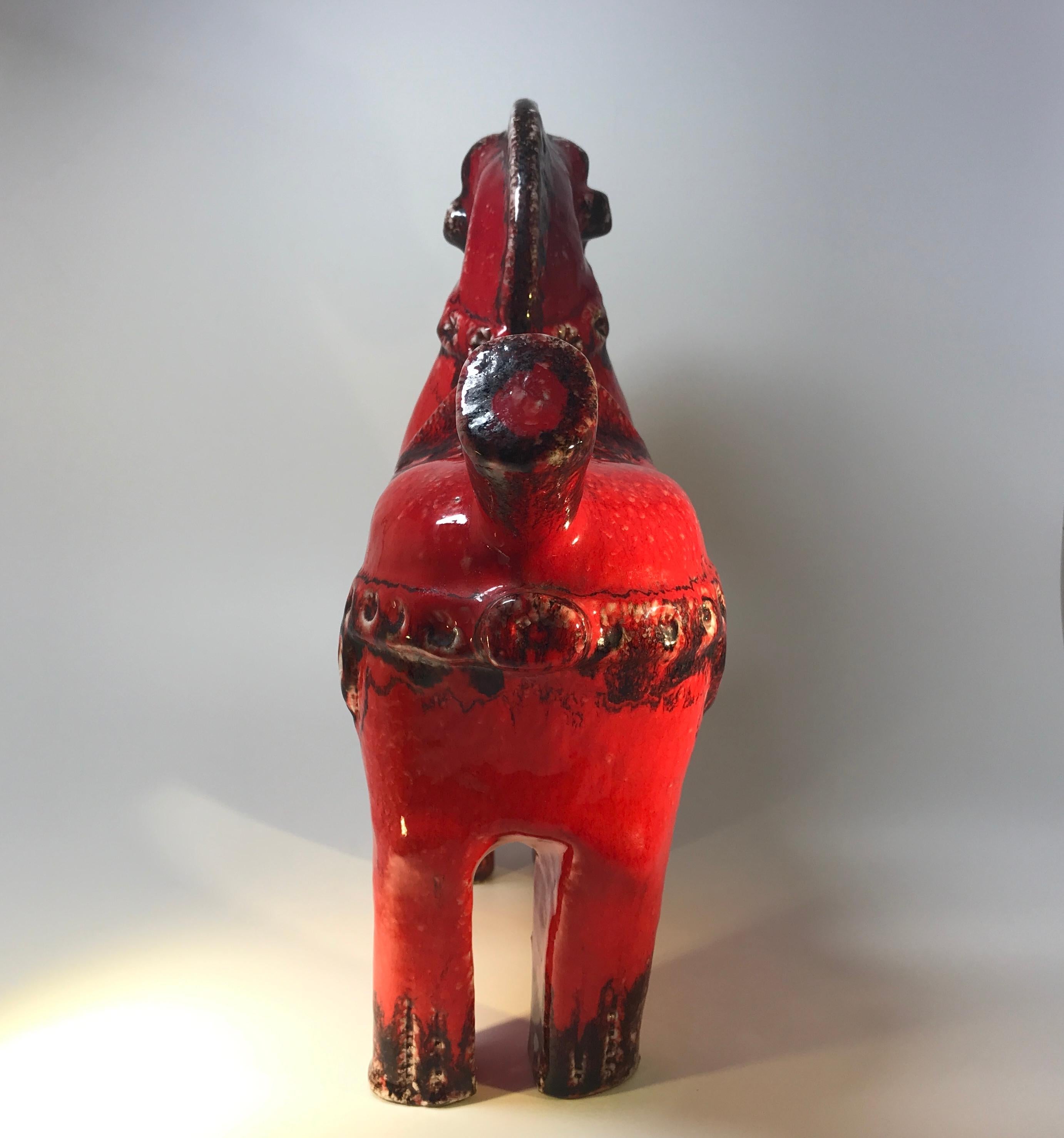 20ième siècle Magnifique cheval italien 1960 Nuovo Rinascemento en céramique rouge et noire en vente