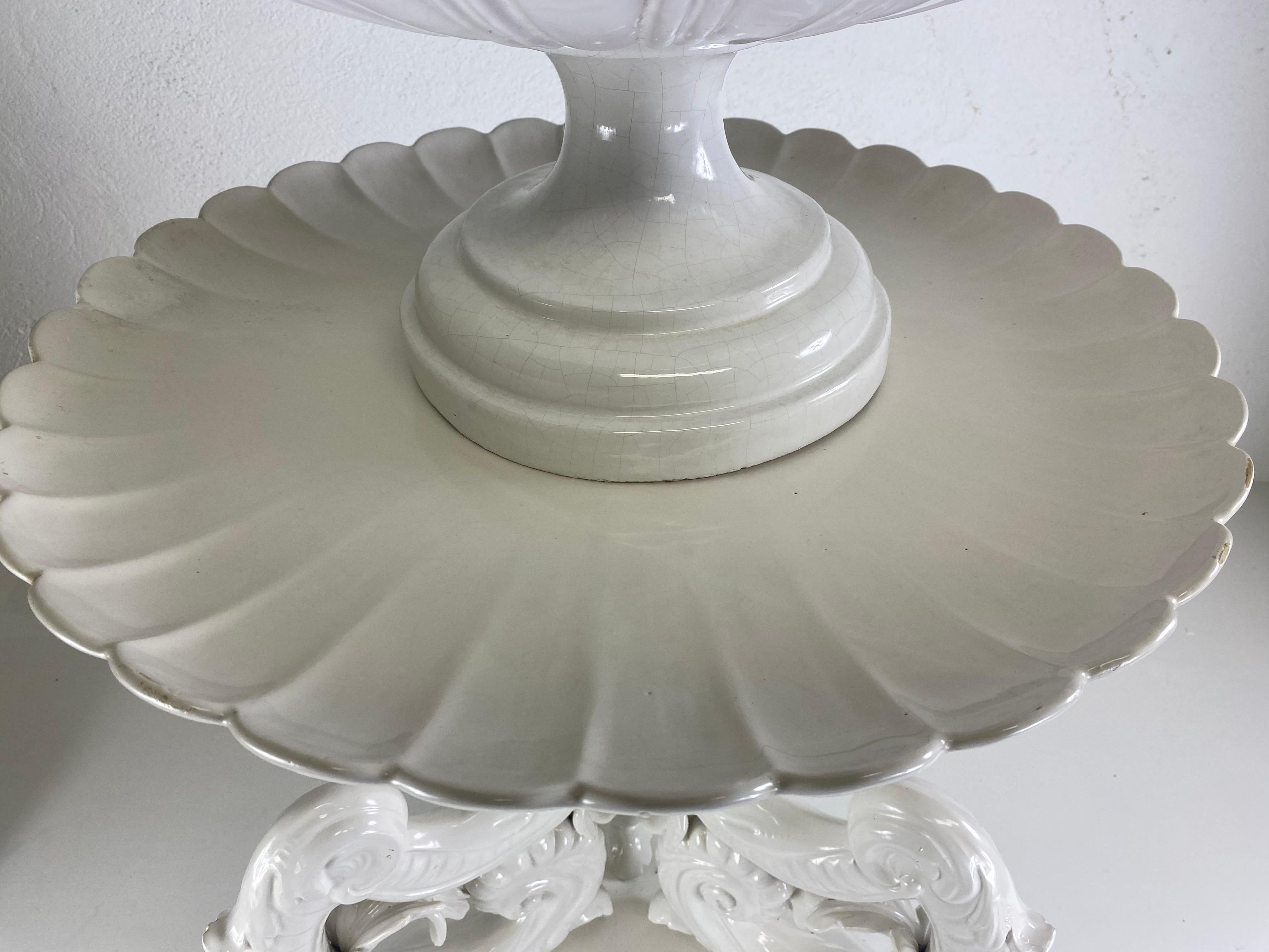 Magnifique jardinière sculpturale italienne de style rococo blanc de chin Bon état - En vente à Allentown, PA