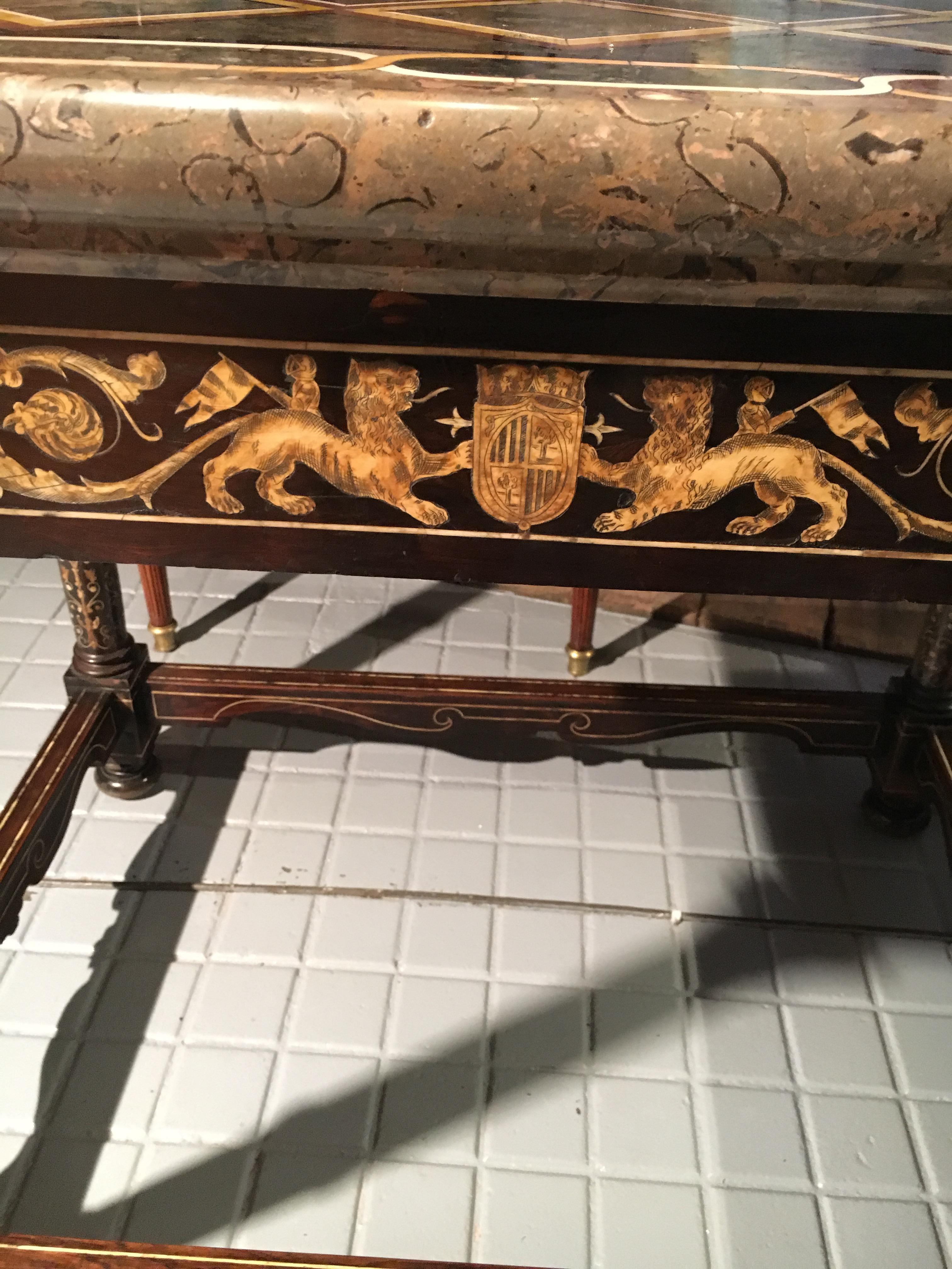 Marbre Magnifique table d'appoint italienne, 18ème siècle en vente