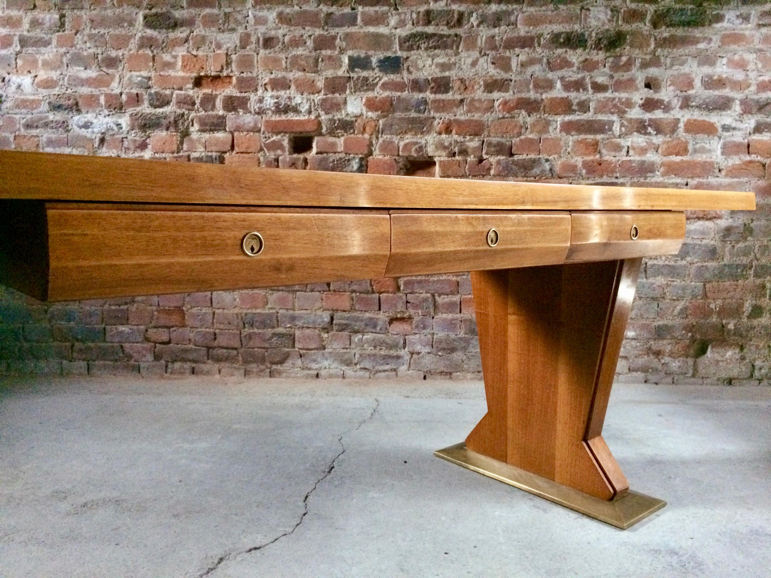 Magnificent Italian Desk Table Osvaldo Borsani Walnut Leather, Midcentury, 1940s 6