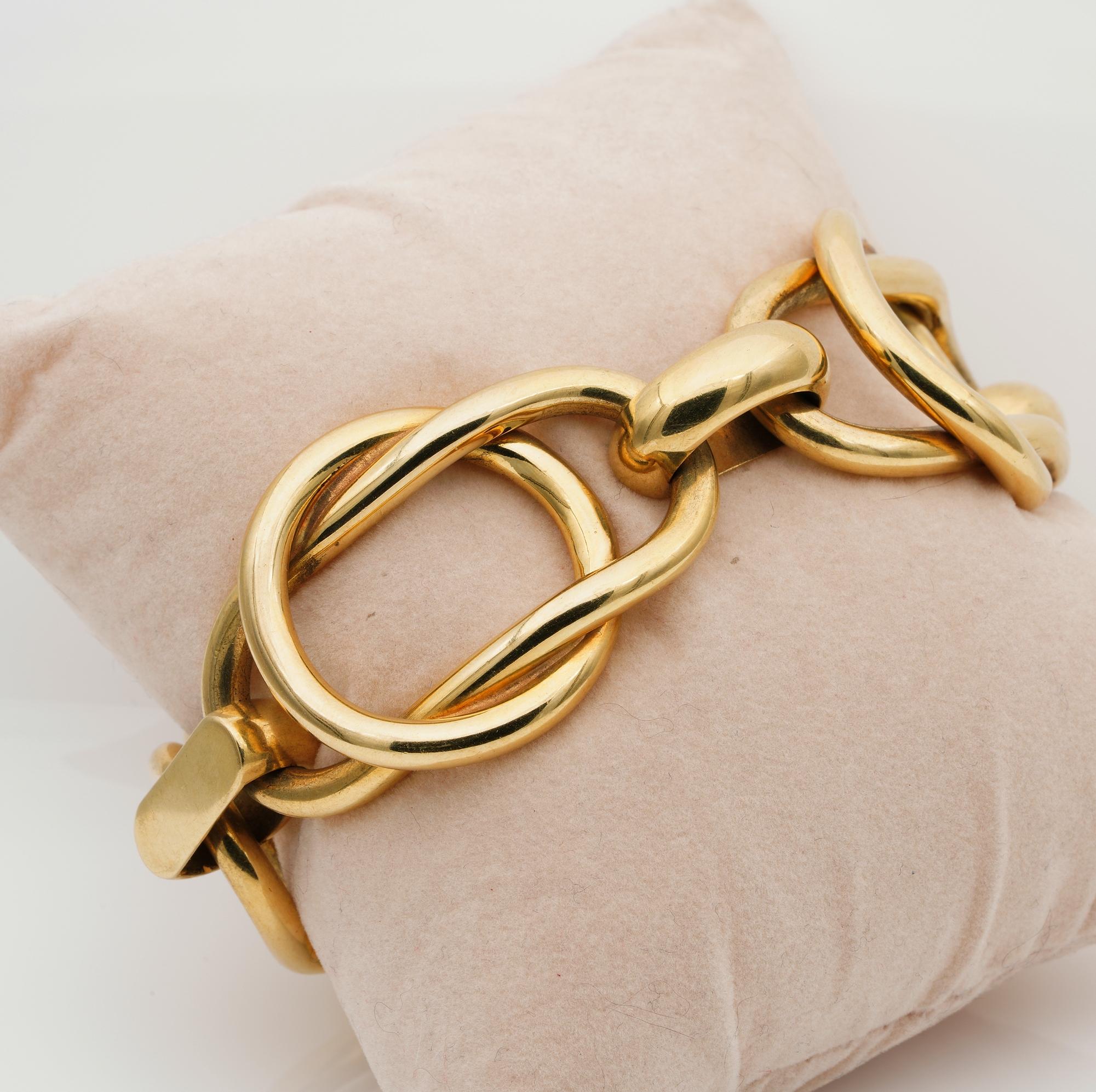 Magnificent Italian Fancy Link 18 Karat Gold Heavy Vintage Bracelet In Good Condition For Sale In Napoli, IT