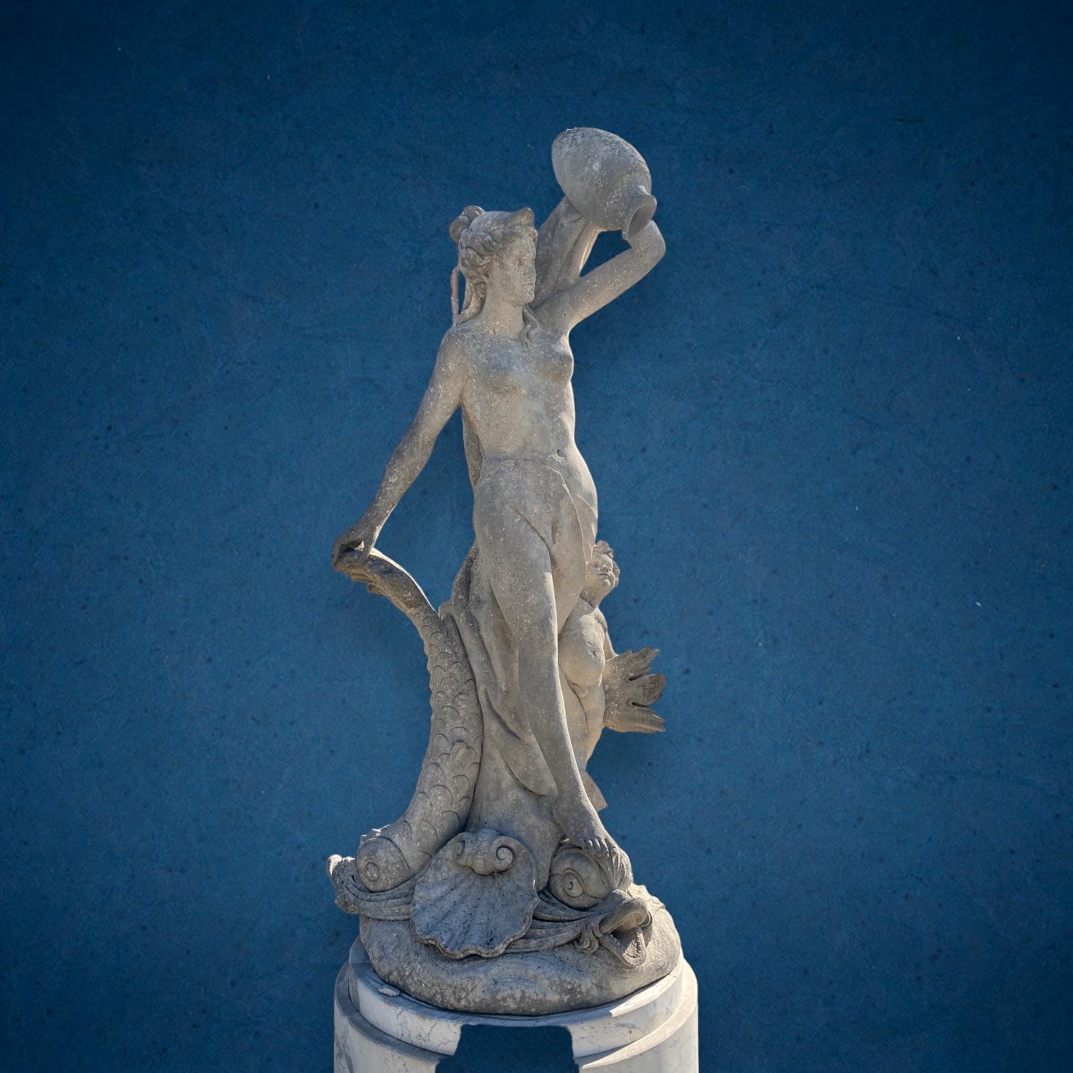 Prächtige italienische Brunnenskulptur einer Göttin mit Delphinen  im Angebot 7