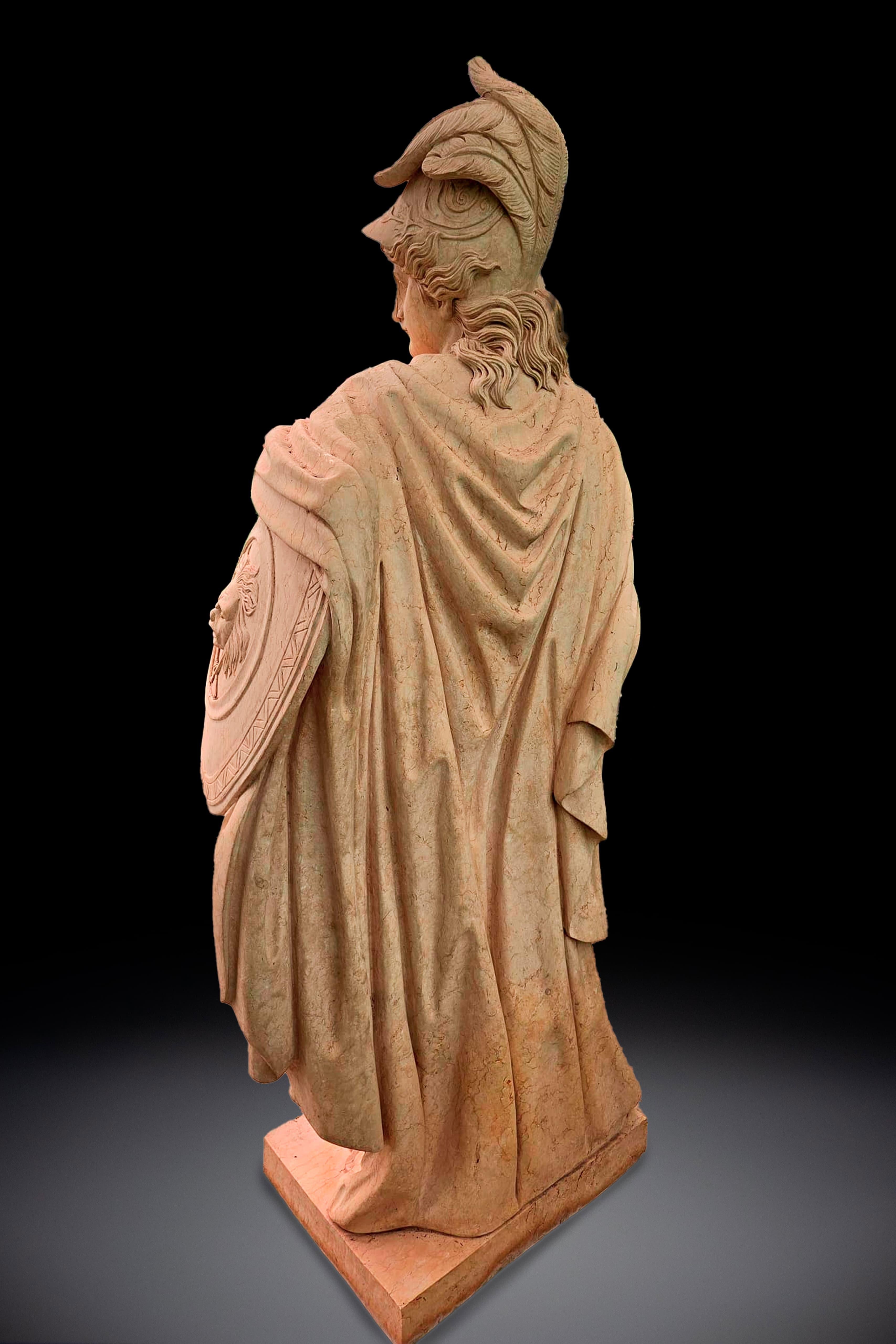 Magnífica Escultura Italiana de Mármol de Minerva - Una Verdadera Obra Maestra 200 CM principios del siglo XX en venta