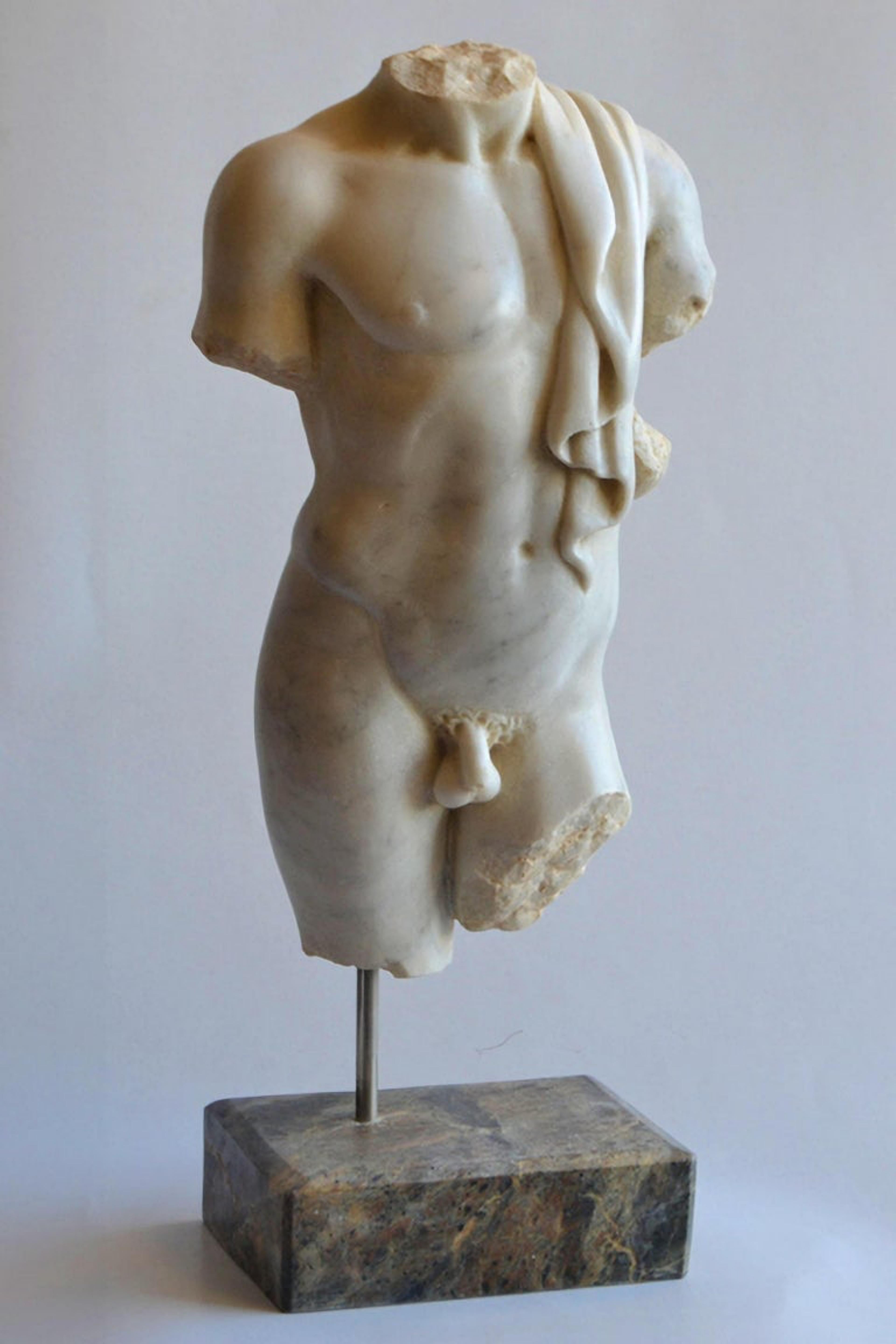 Magnificent Italian sculpture in Carrara marble 