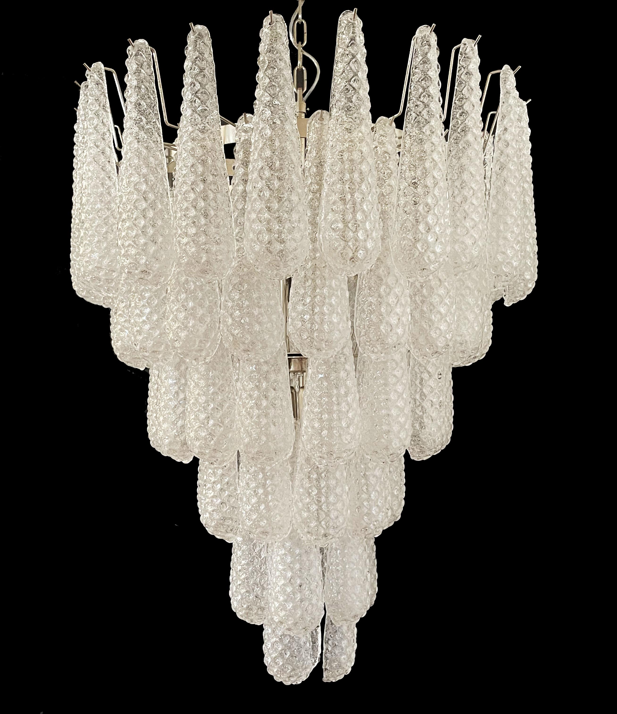 Magnificent Italian vintage Murano glass chandelier - 75 glass petals drop For Sale 5