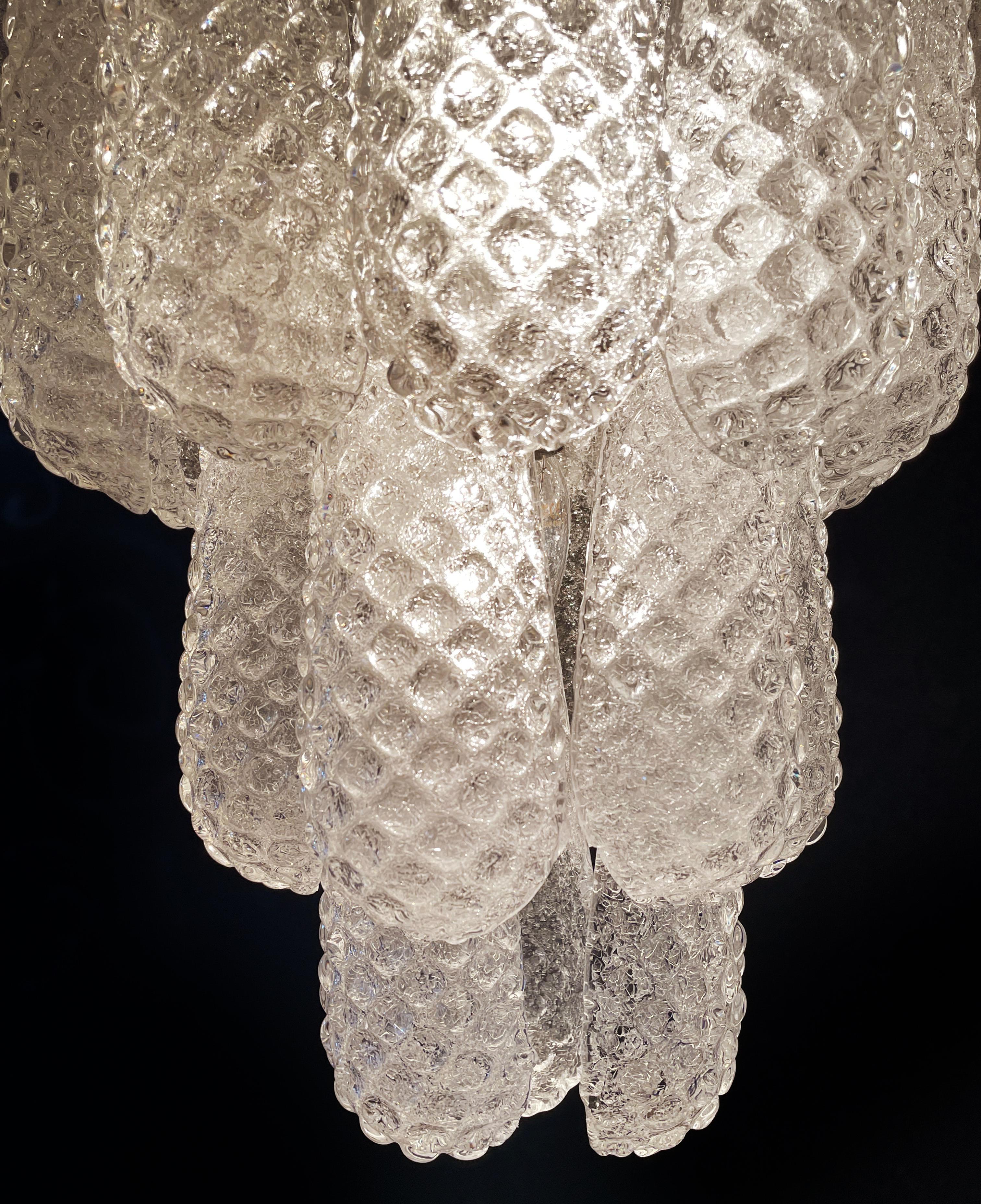 Magnificent Italian vintage Murano glass chandelier - 75 glass petals drop For Sale 3