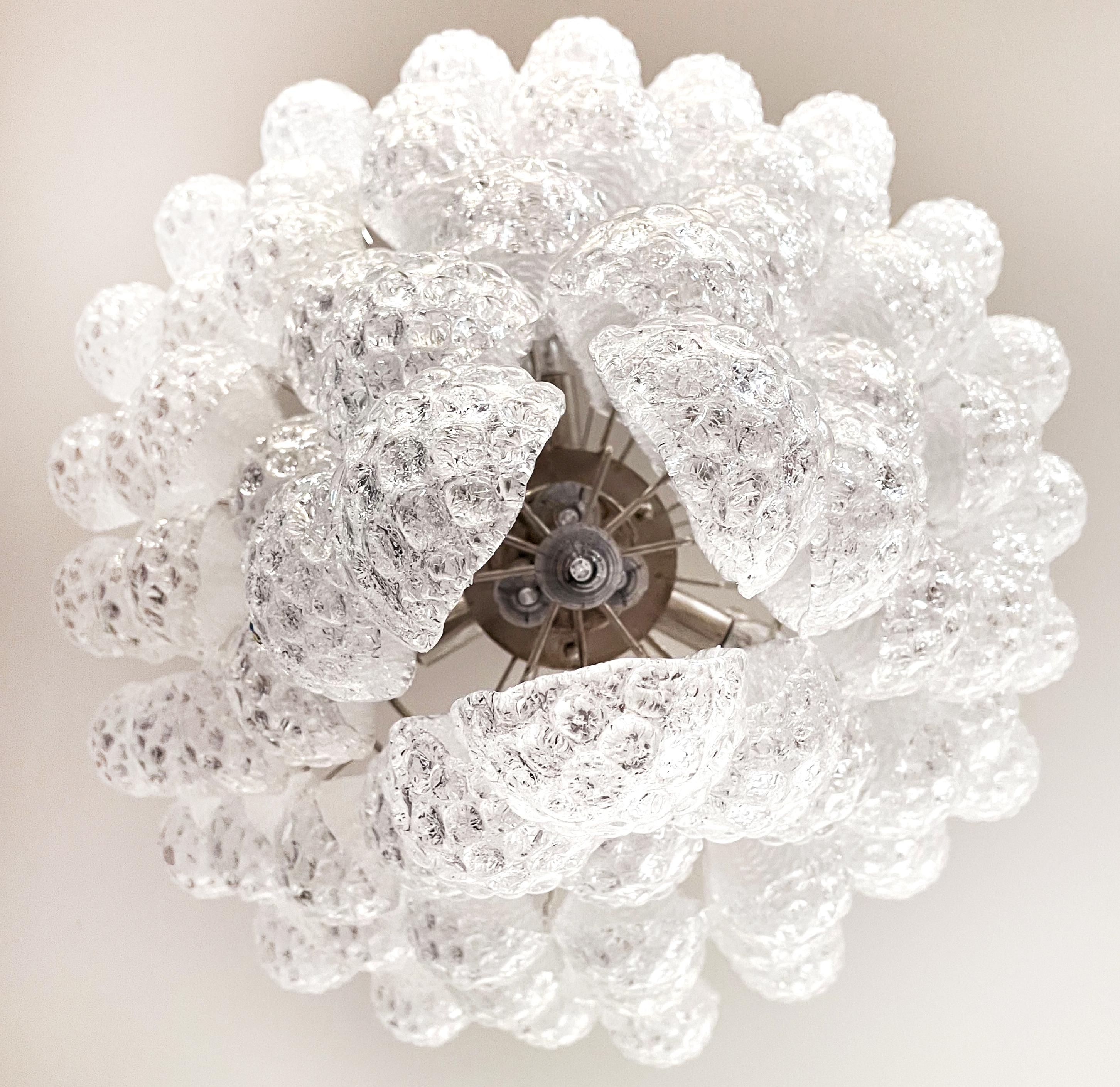 Magnificent Italian vintage Murano glass chandeliers - 75 glass petals drop For Sale 5