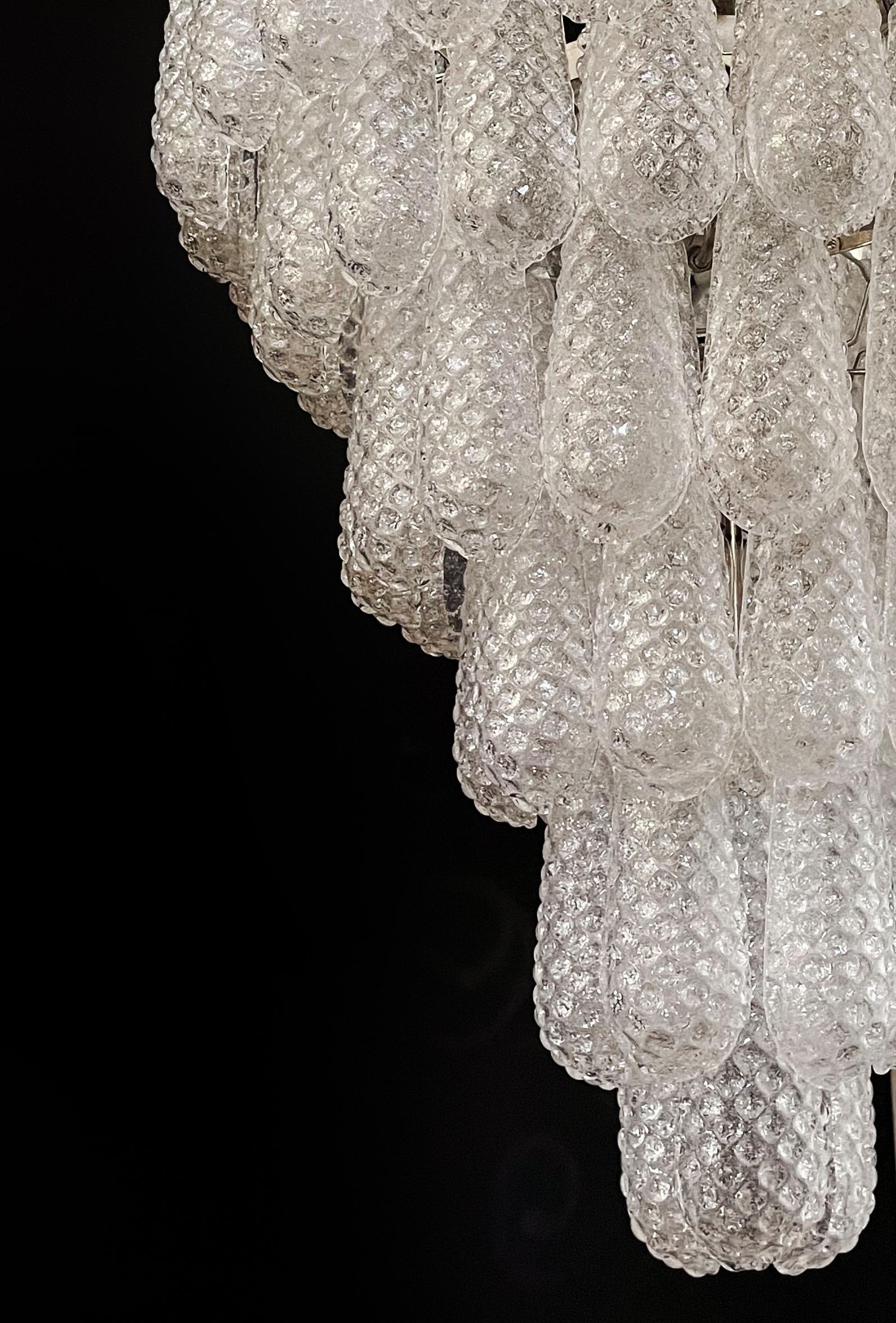 Magnificent Italian vintage Murano glass chandeliers - 75 glass petals drop For Sale 6
