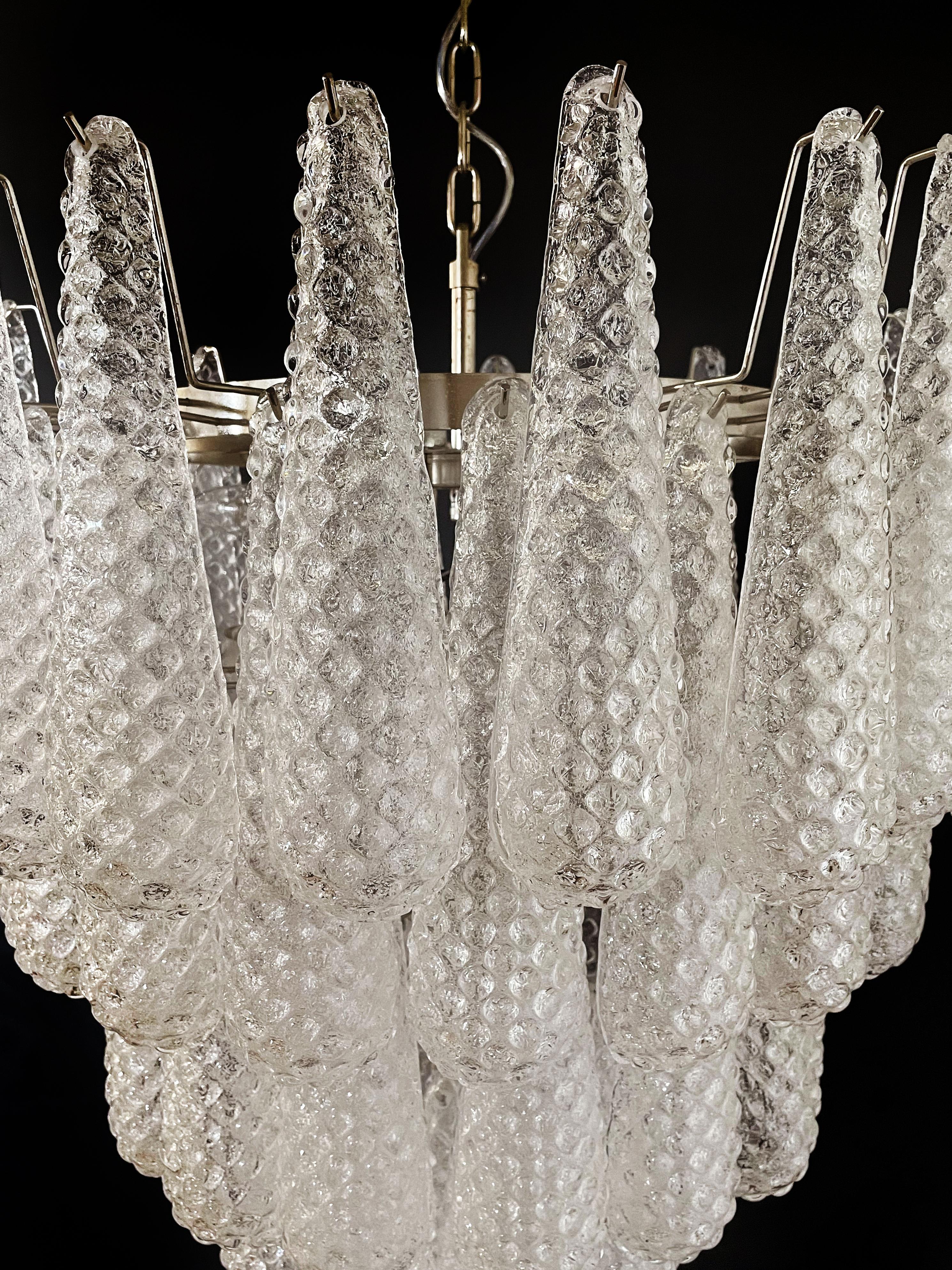 Magnificent Italian vintage Murano glass chandeliers - 75 glass petals drop For Sale 7