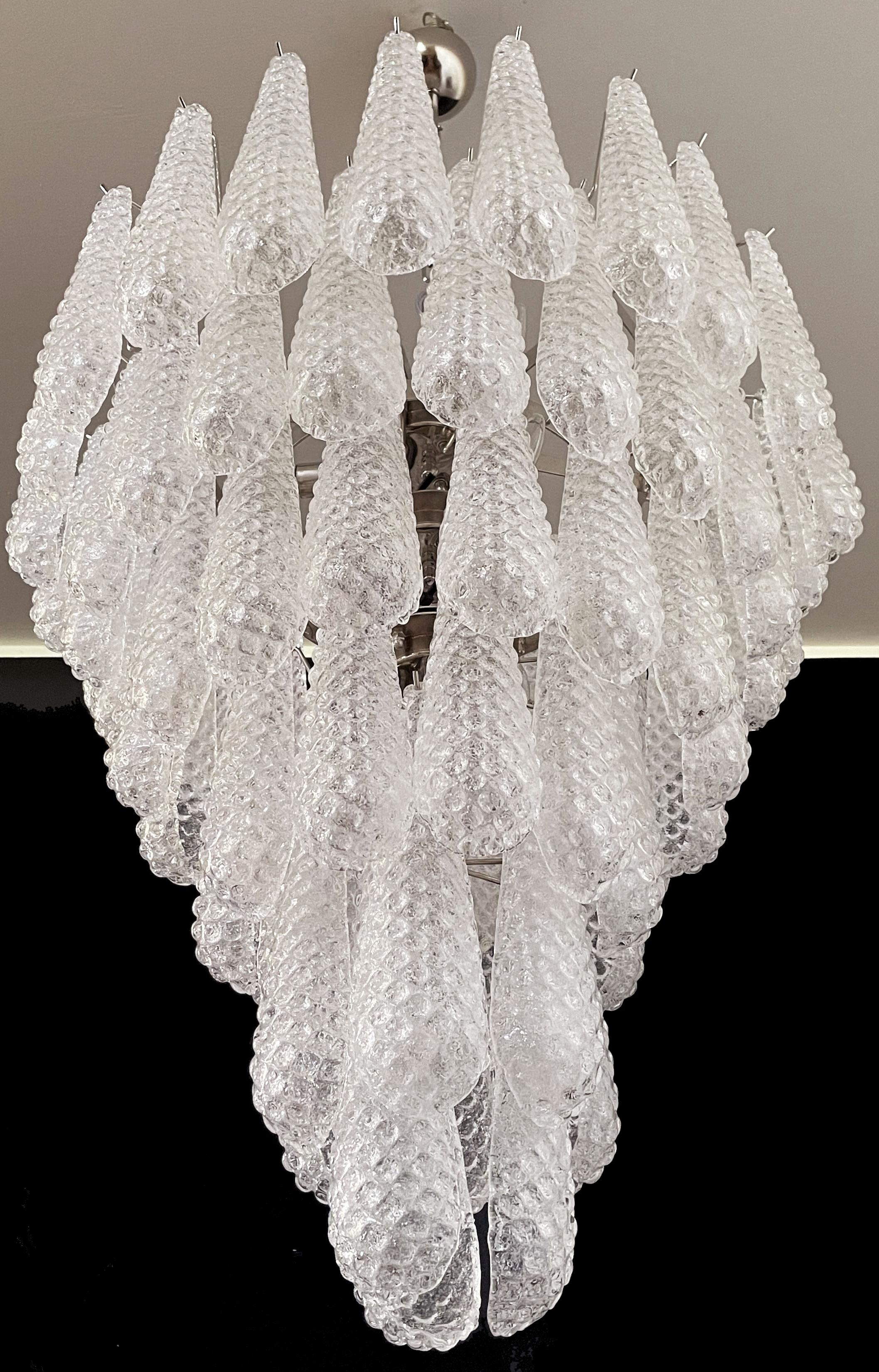 Magnificent Italian vintage Murano glass chandeliers - 75 glass petals drop For Sale 9