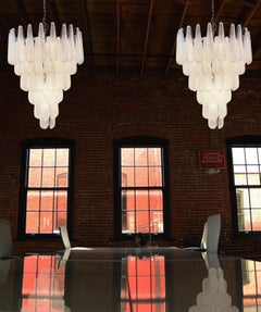 Magnificent Italian vintage Murano glass chandeliers - 75 glass petals drop