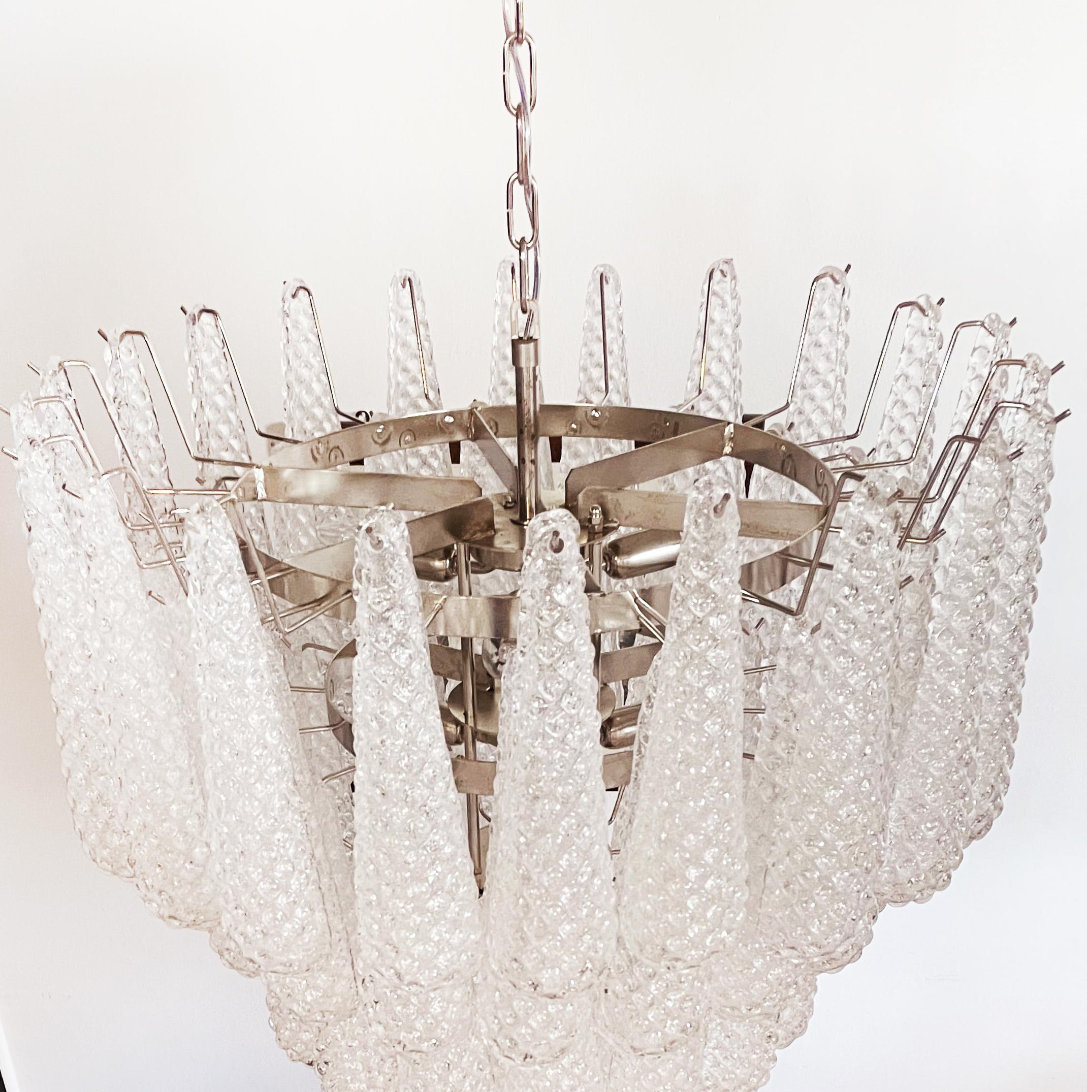 Magnificent Italian vintage Murano glass chandeliers - 75 glass petals drop For Sale 3
