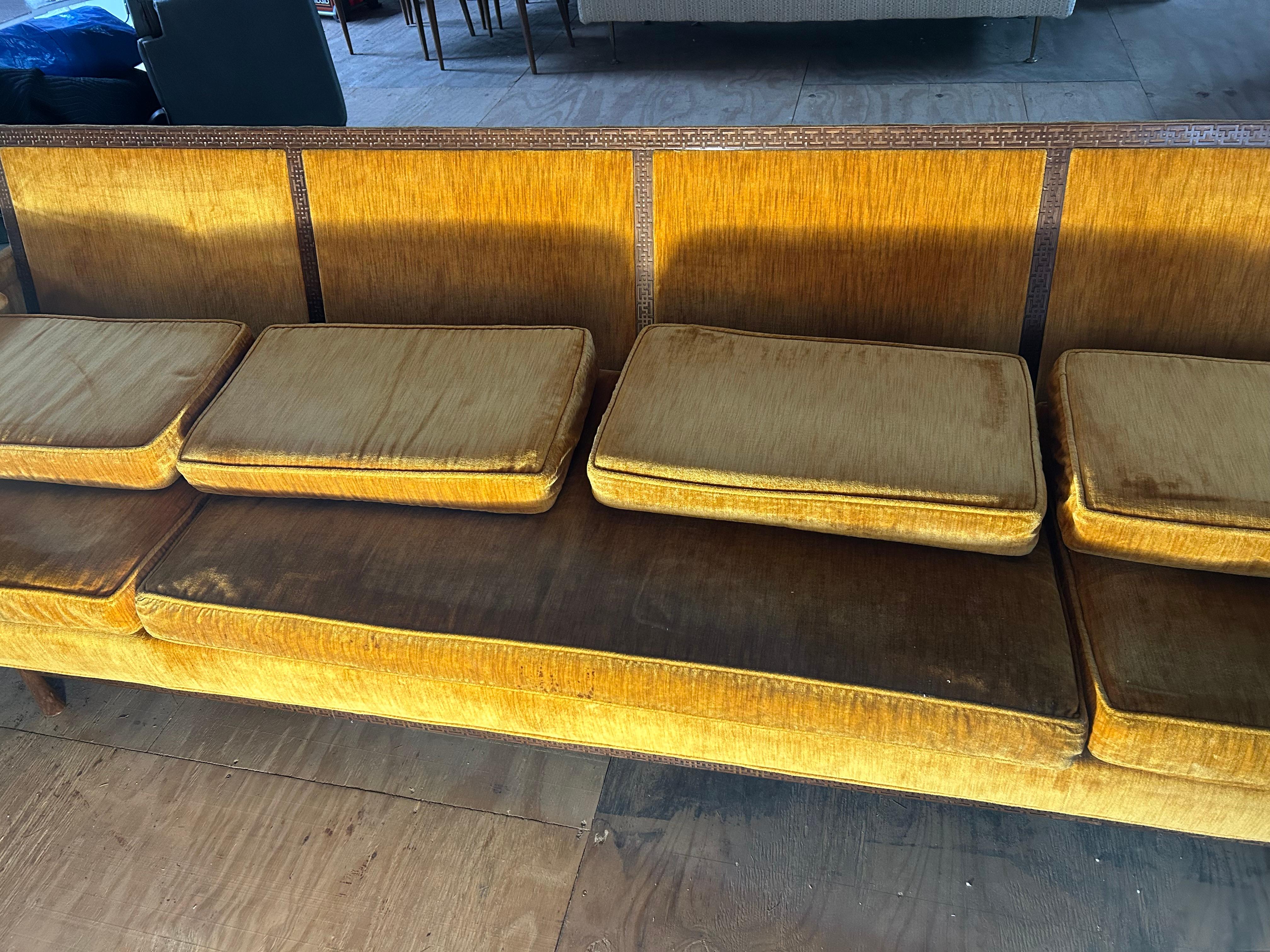 Superbe canapé bas John Widdicomb avec accoudoirs inhabituels Mid-Century Modern en vente 9